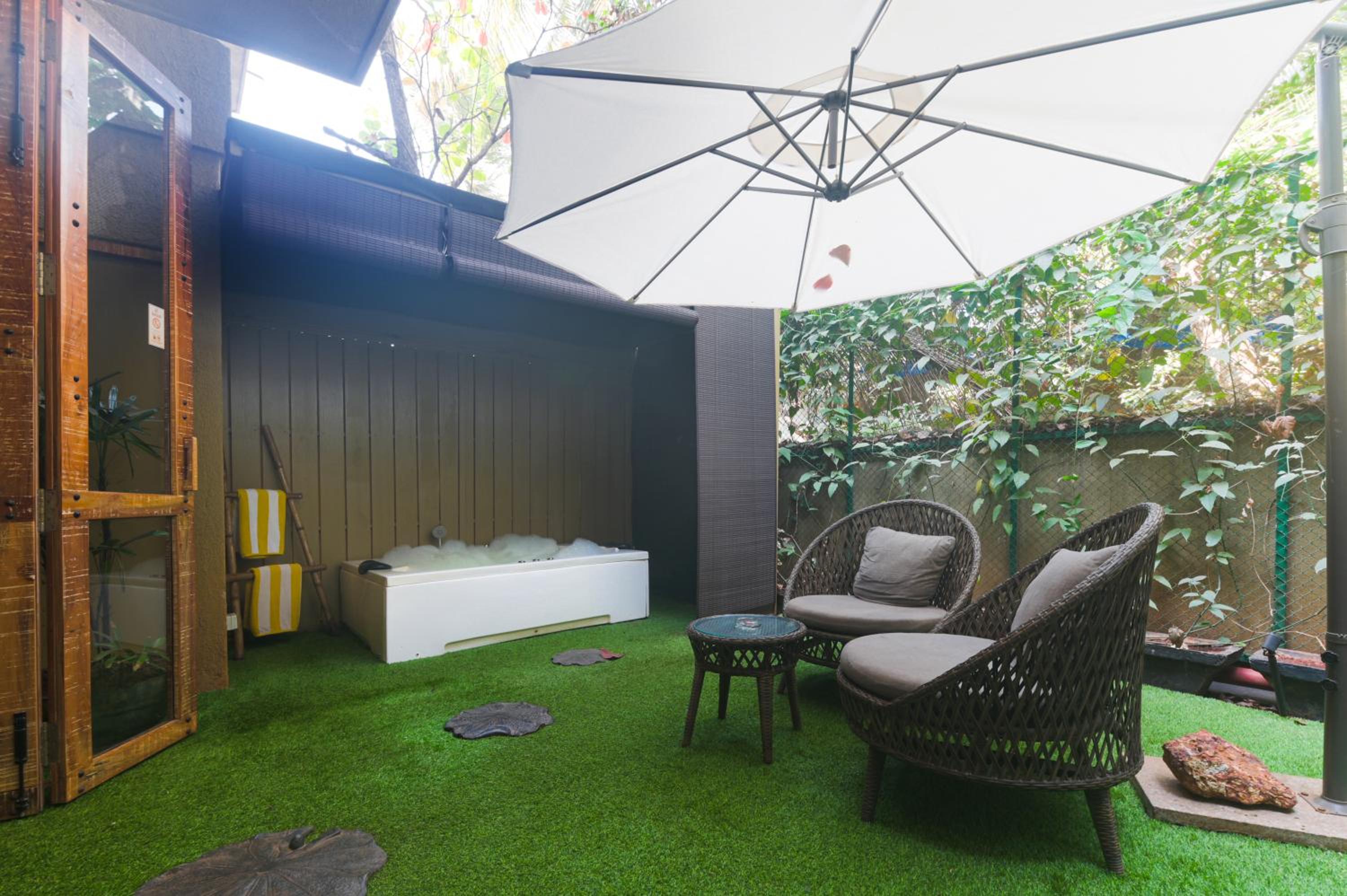 Junior Suite with jacuzzi - Happy Hours with 2+1 offer on Beverages ( 4 to 7pm only) - Photo 3