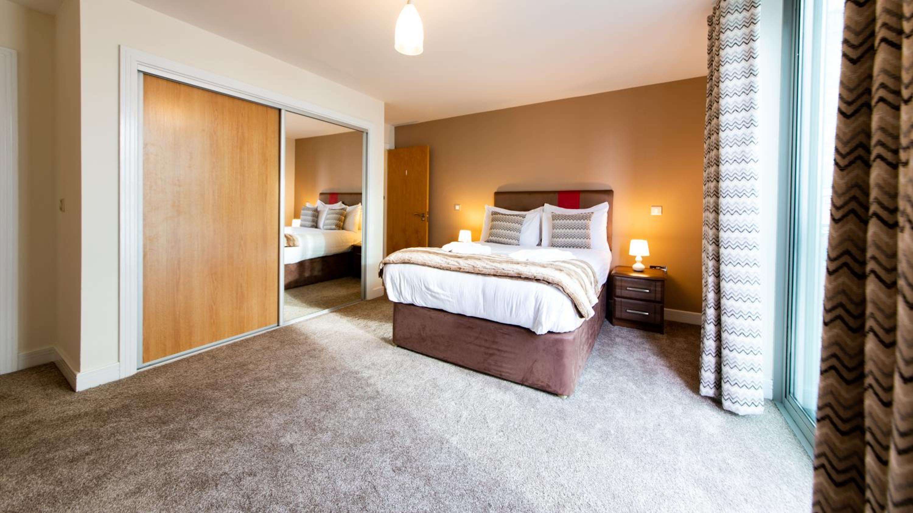 One-Bedroom Suite - Photo 4