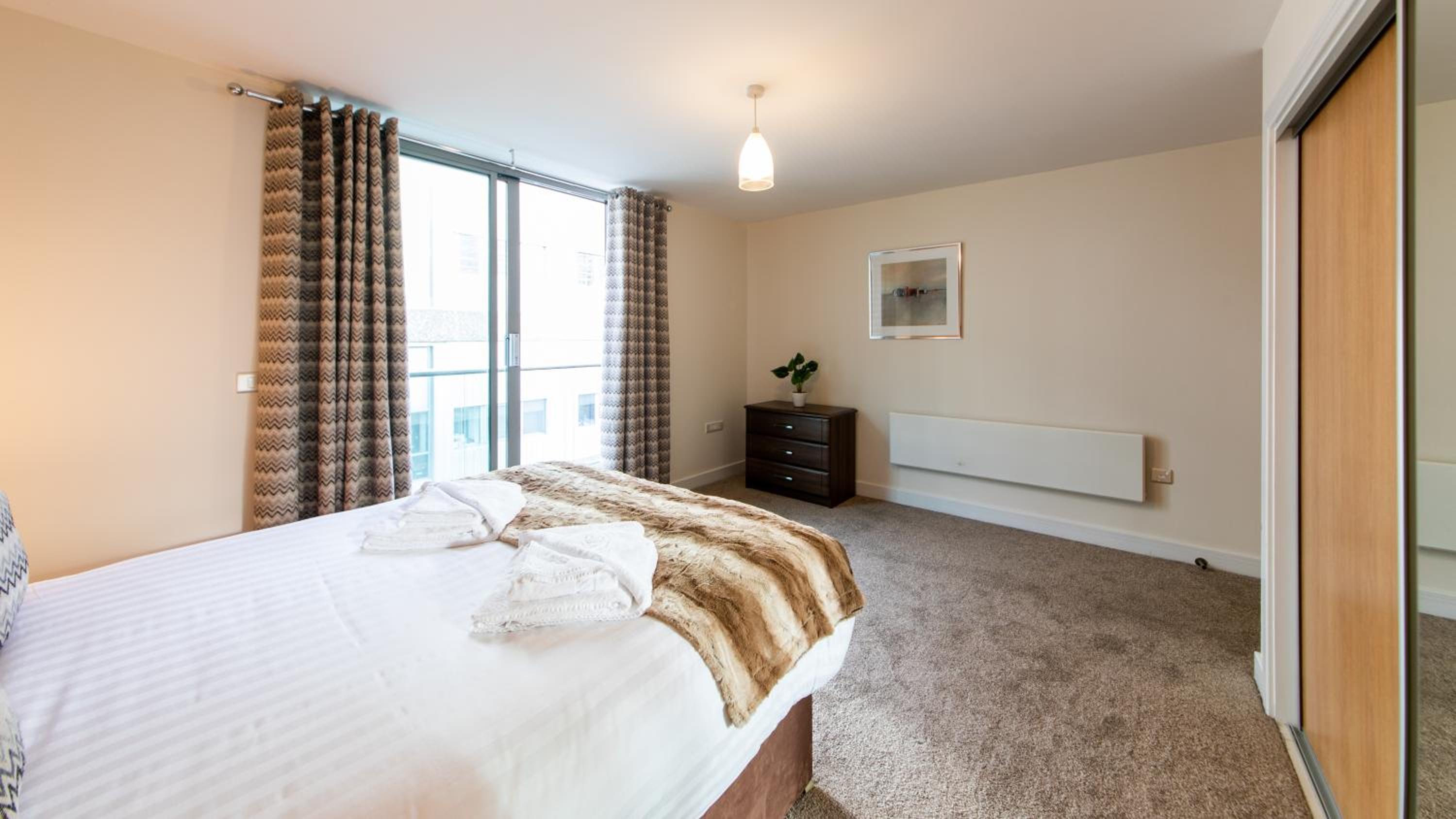 One-Bedroom Suite - Photo 5