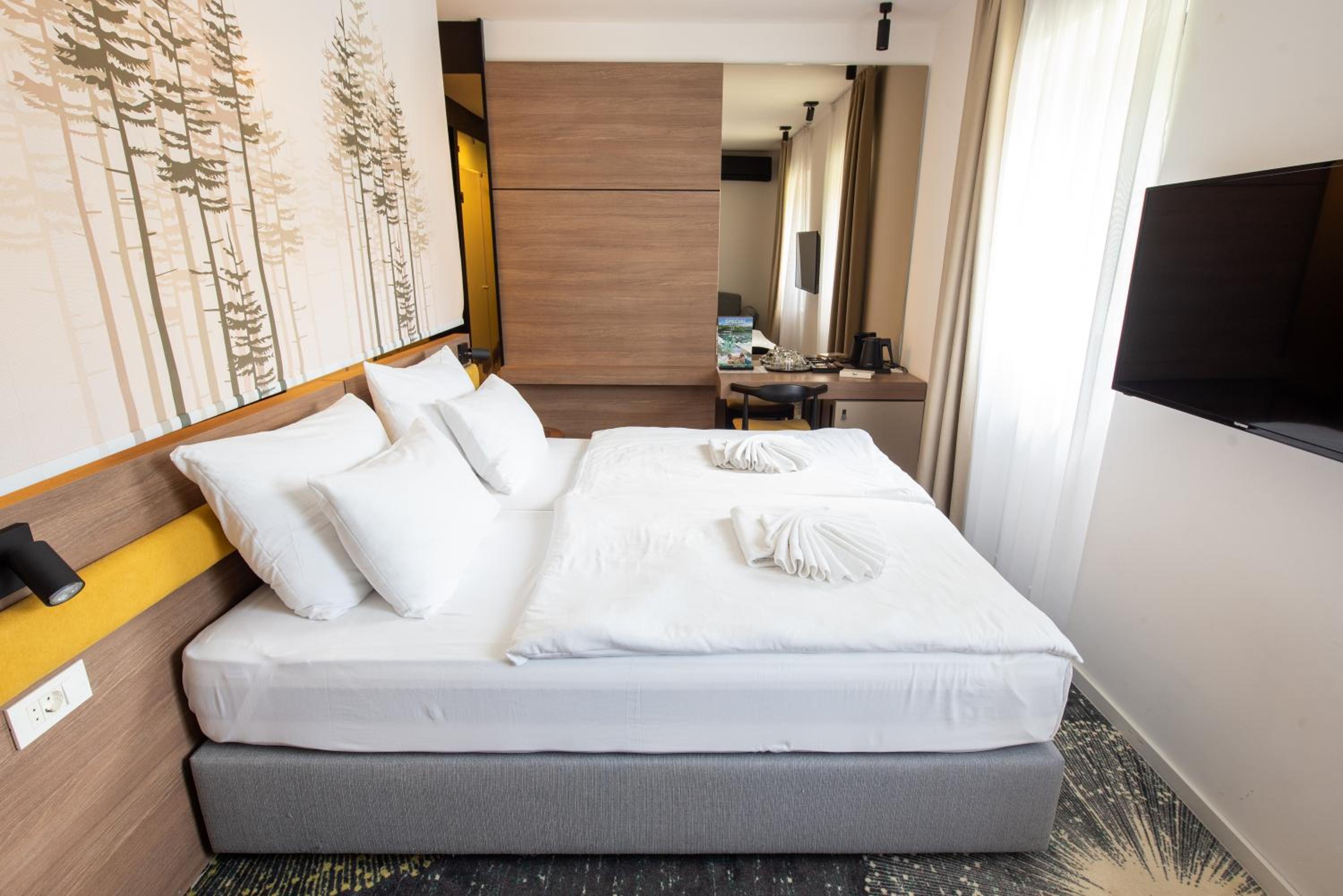 Deluxe Double or Twin Room with Garden View - Photo 3