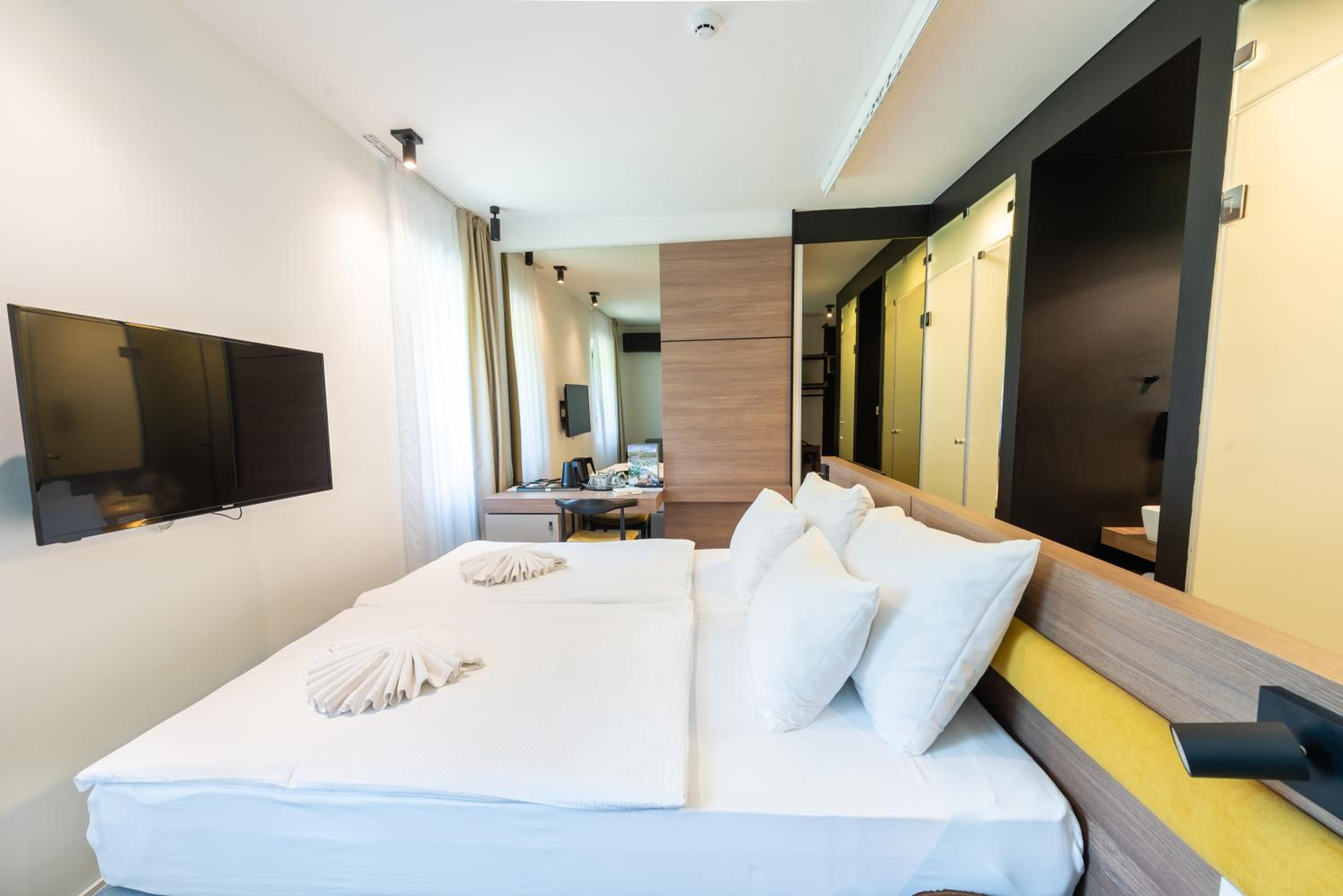 Deluxe Double or Twin Room with Garden View - Photo 5