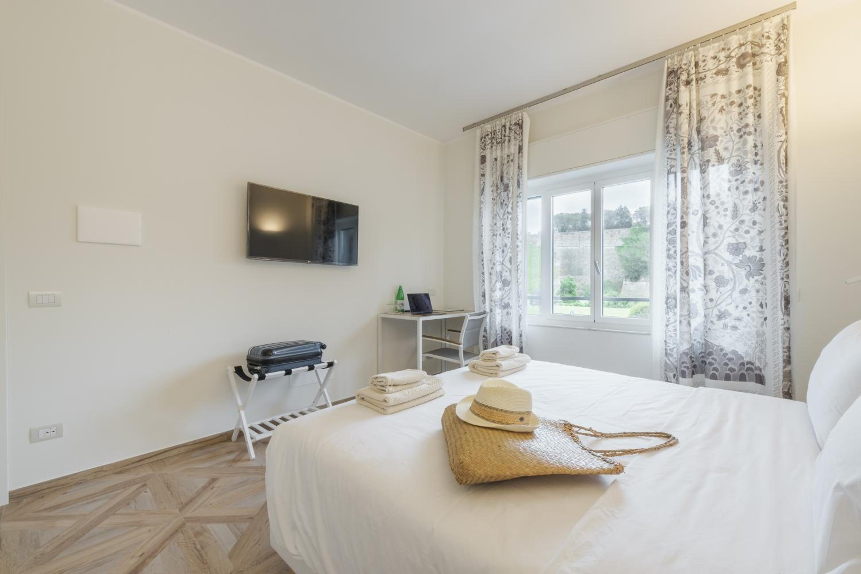 Double or Twin Room with City View photo 1