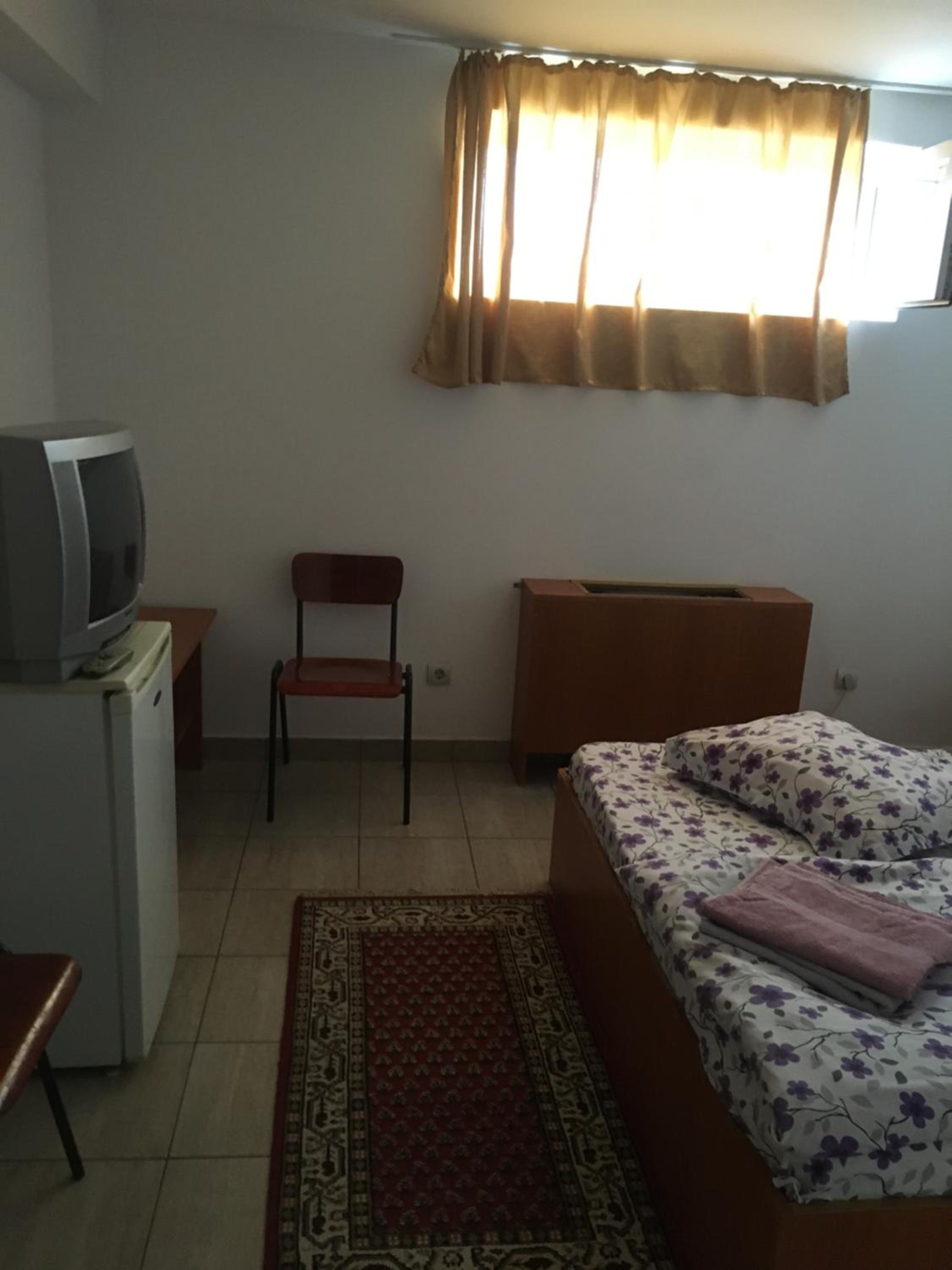 Double Room with Private Bathroom - Photo 2