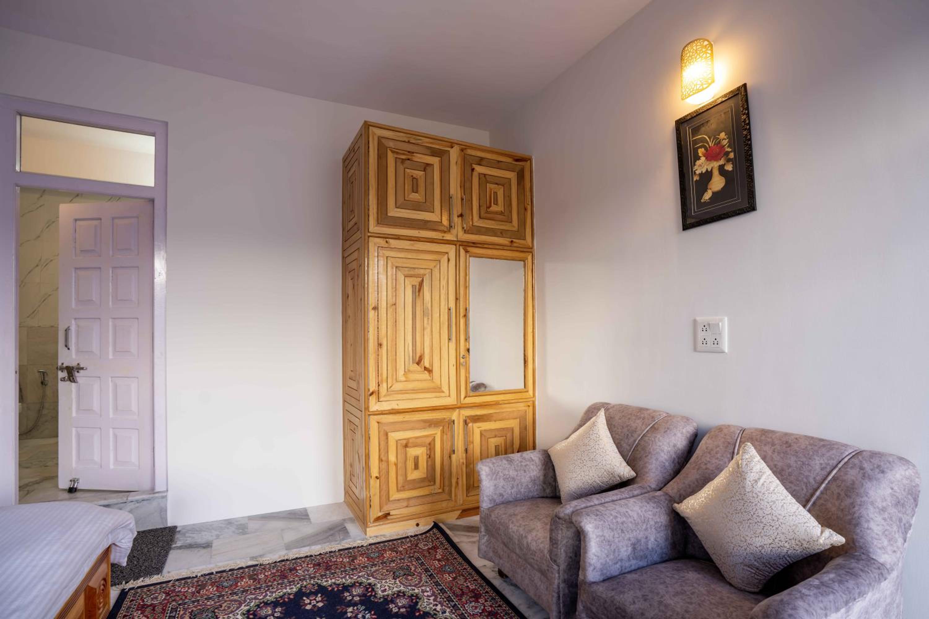 Deluxe Double Room - Photo 11