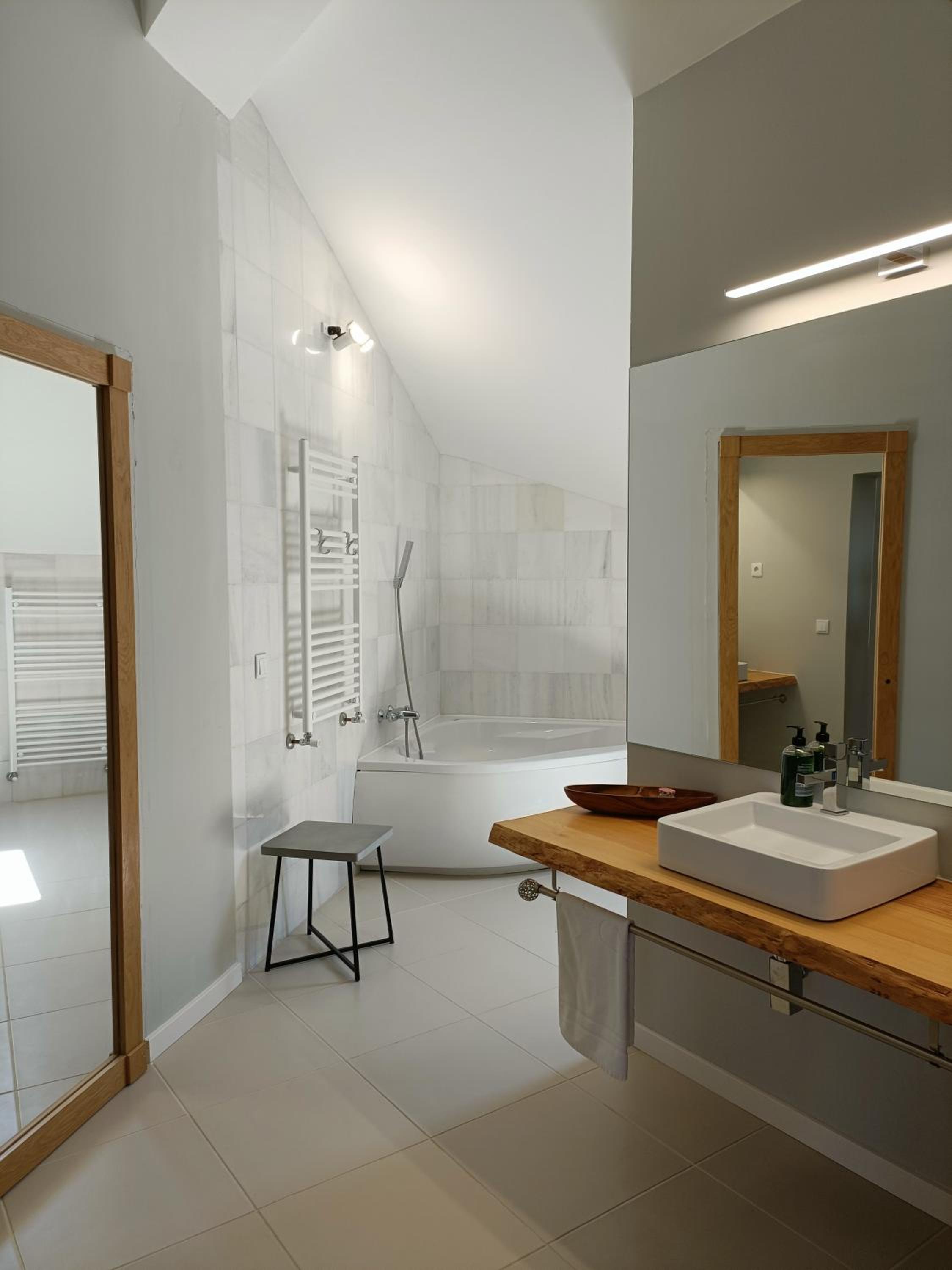 Superior King Suite - Photo 3