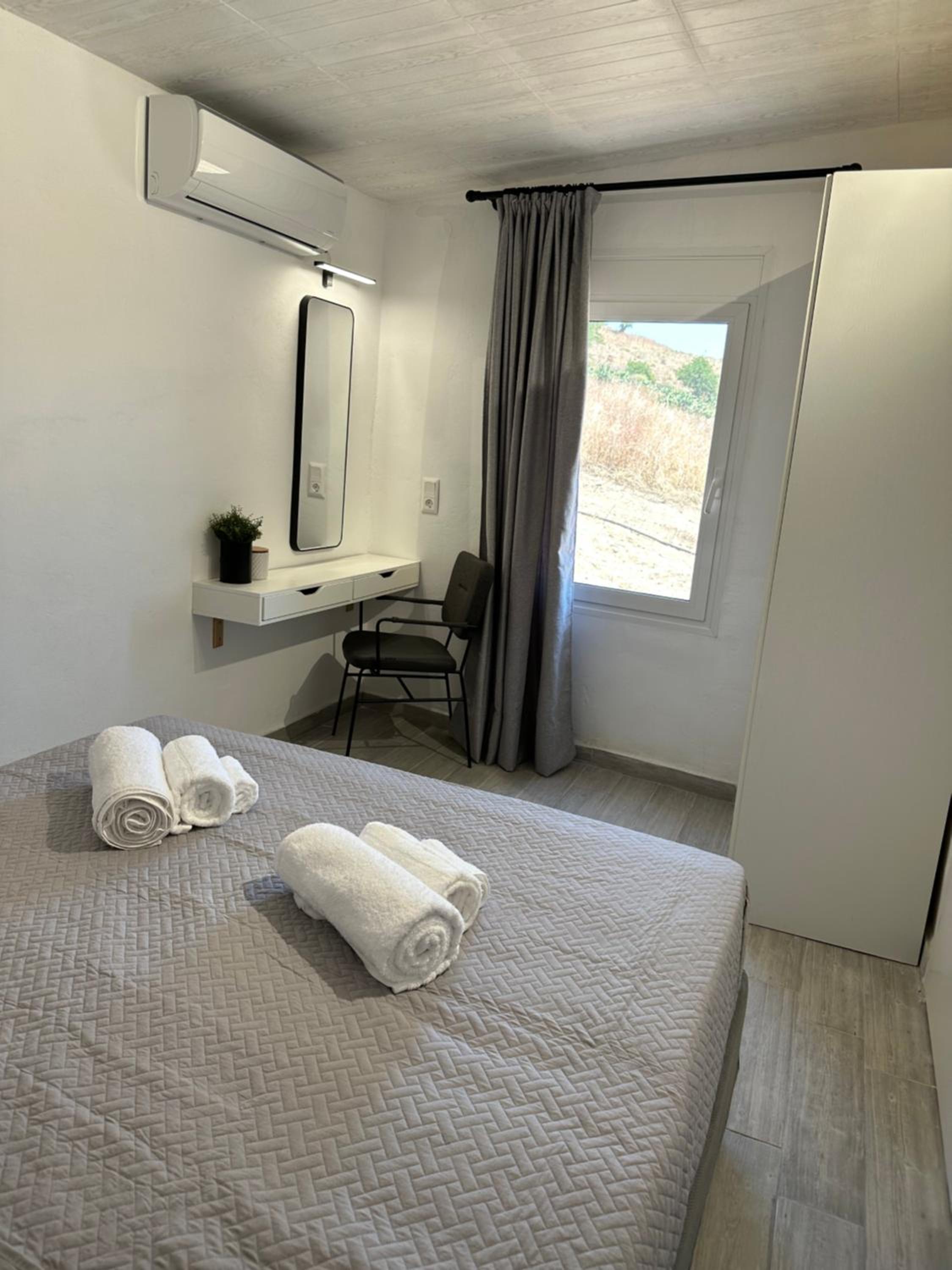 One-Bedroom House photo 2