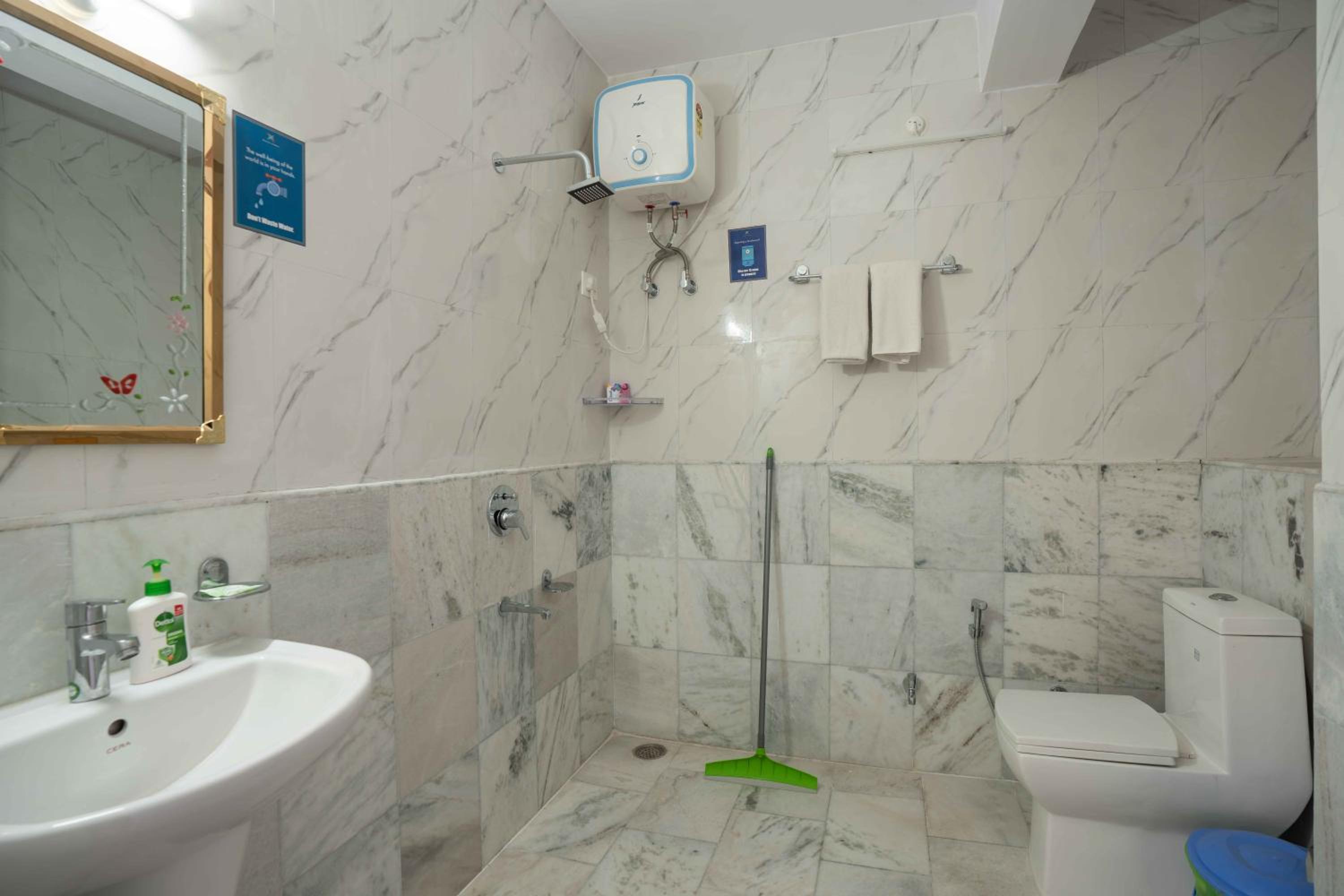 Deluxe Double Room - Photo 14