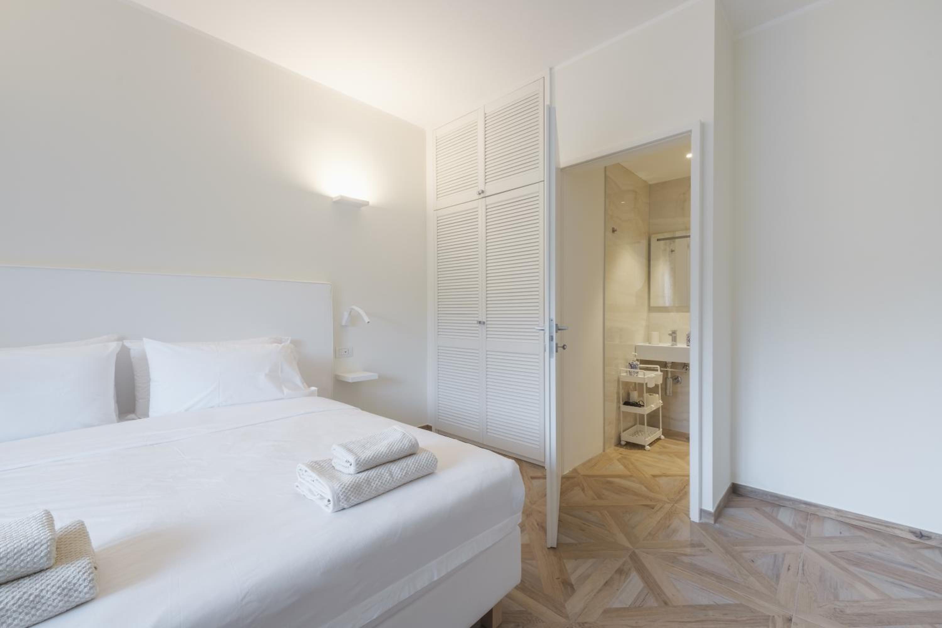 Double or Twin Room with City View photo 2