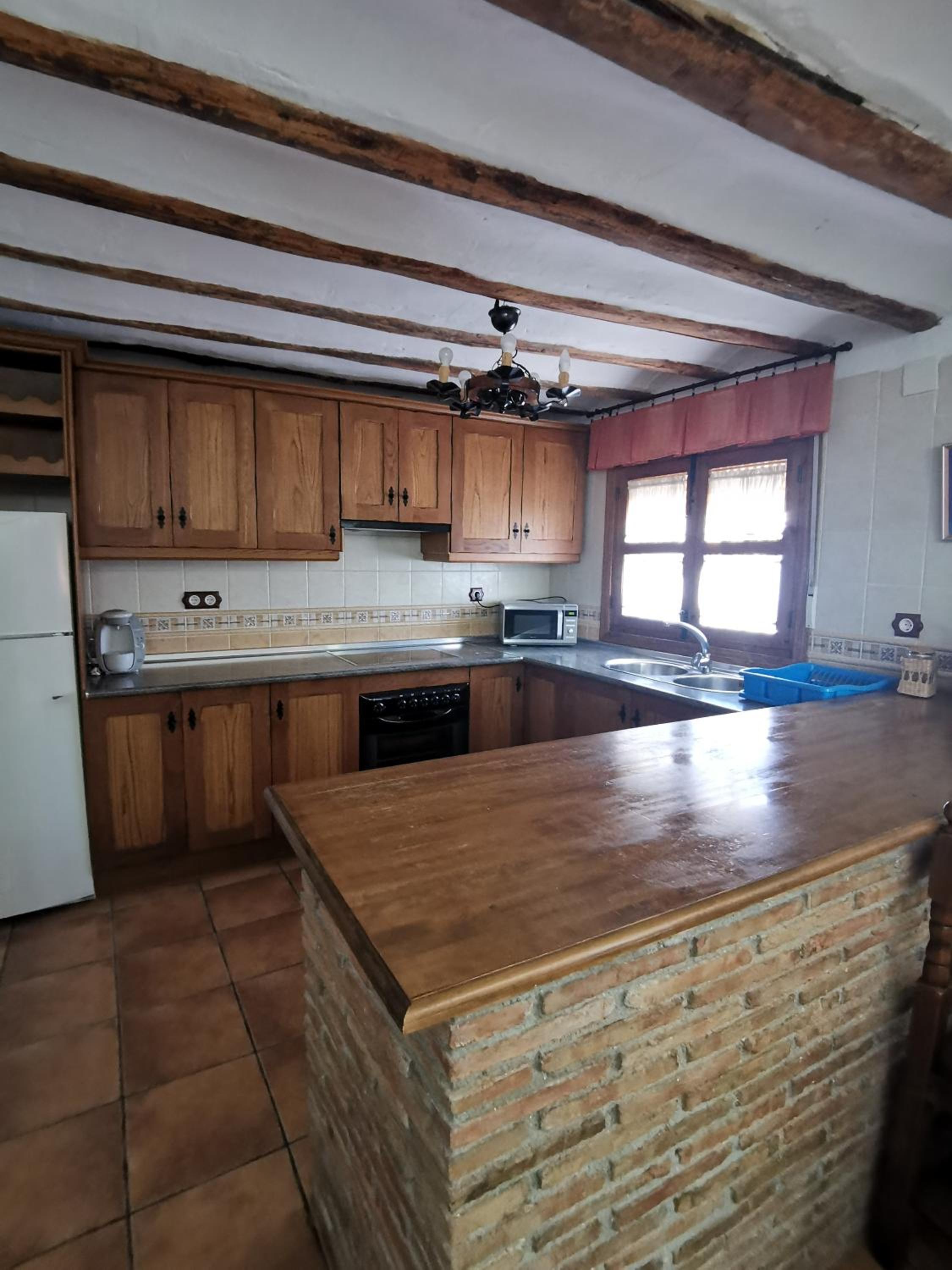 Five-Bedroom House - Photo 18