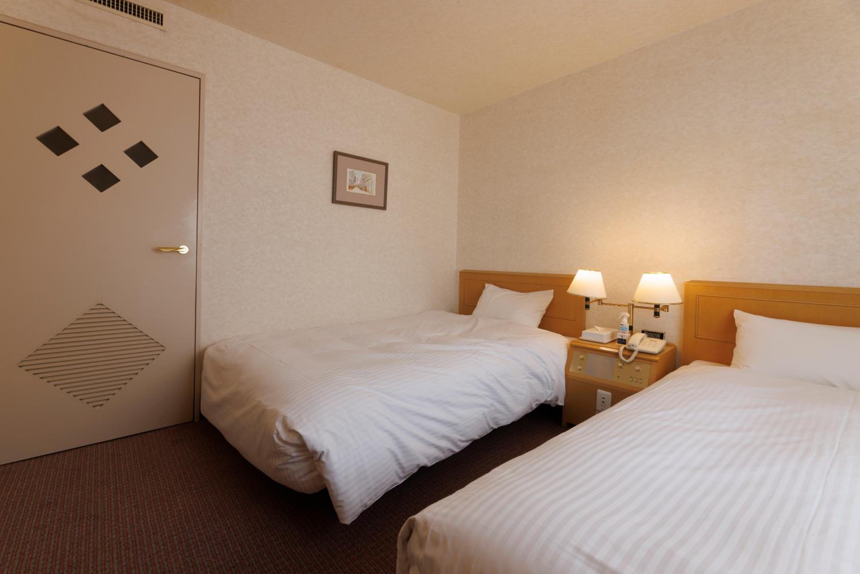  Twin Room - Non-Smoking - Photo 8