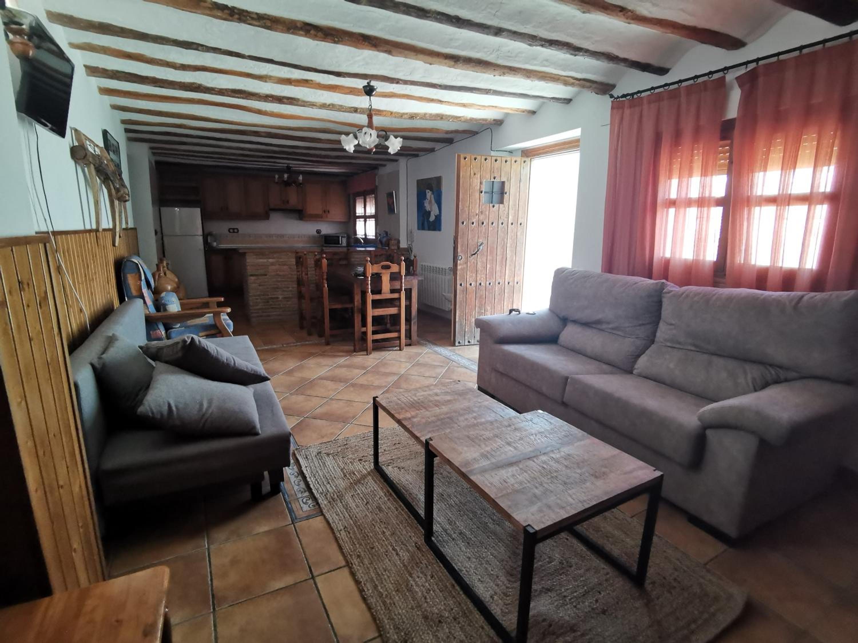 Five-Bedroom House - Photo 7