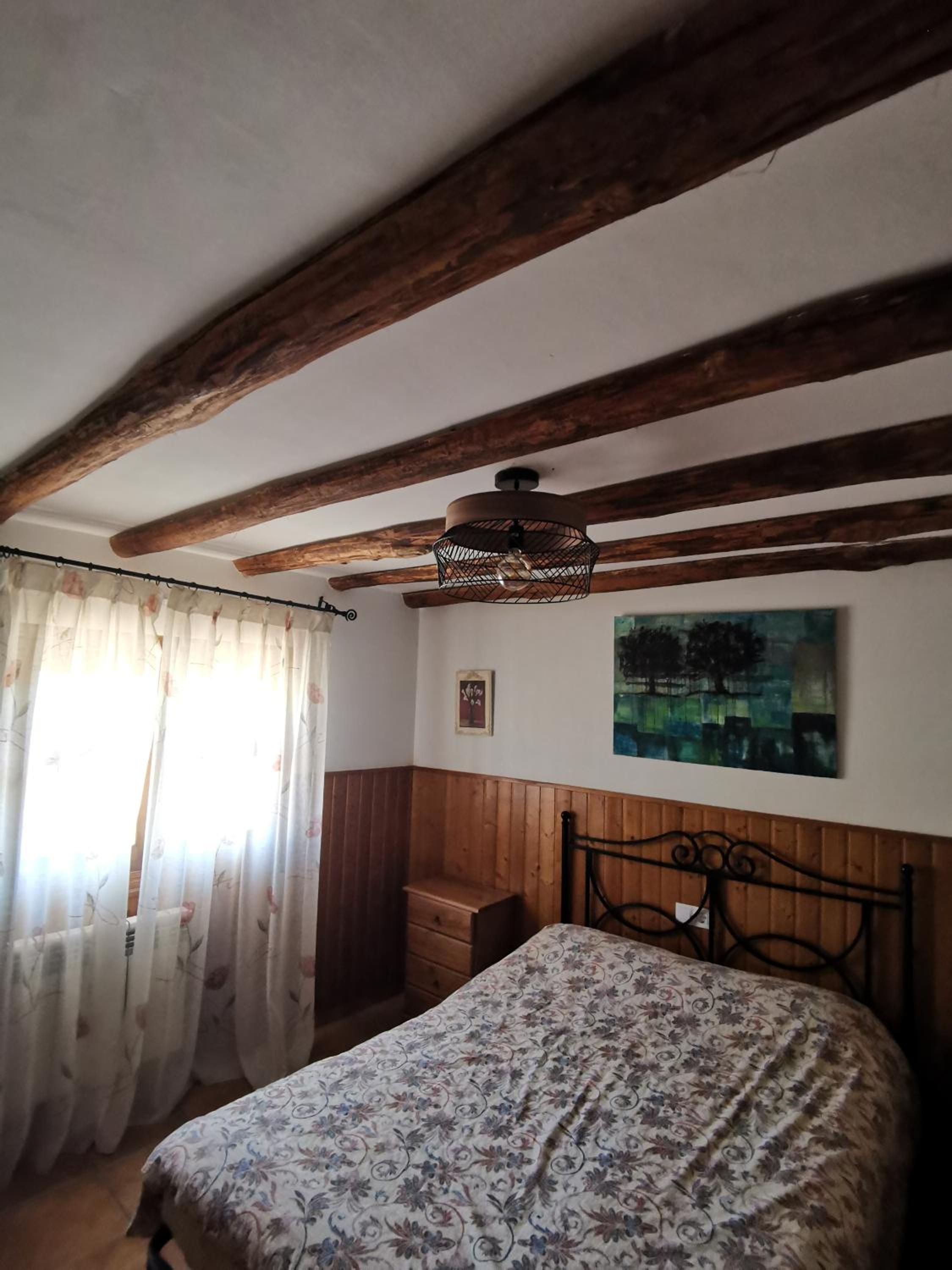 Five-Bedroom House - Photo 5