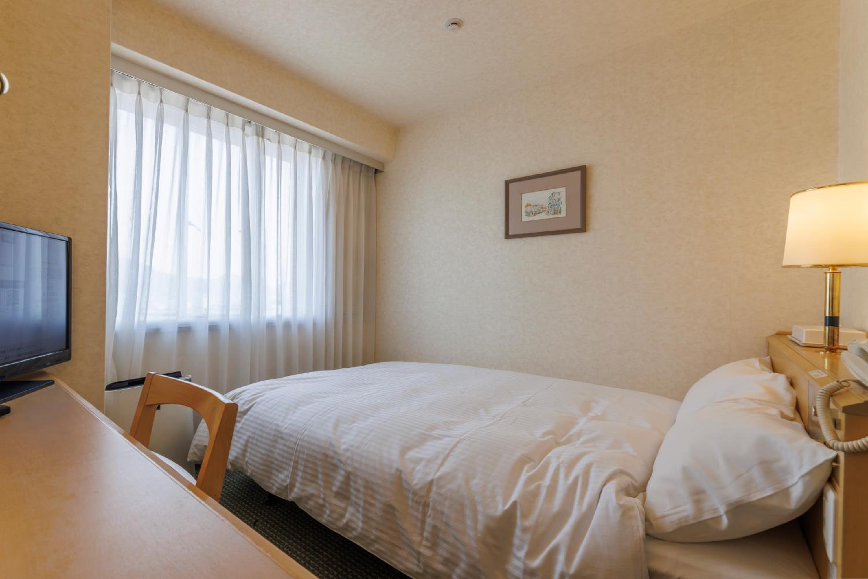 Double Room with Small Double Bed - Smoking - Photo 9