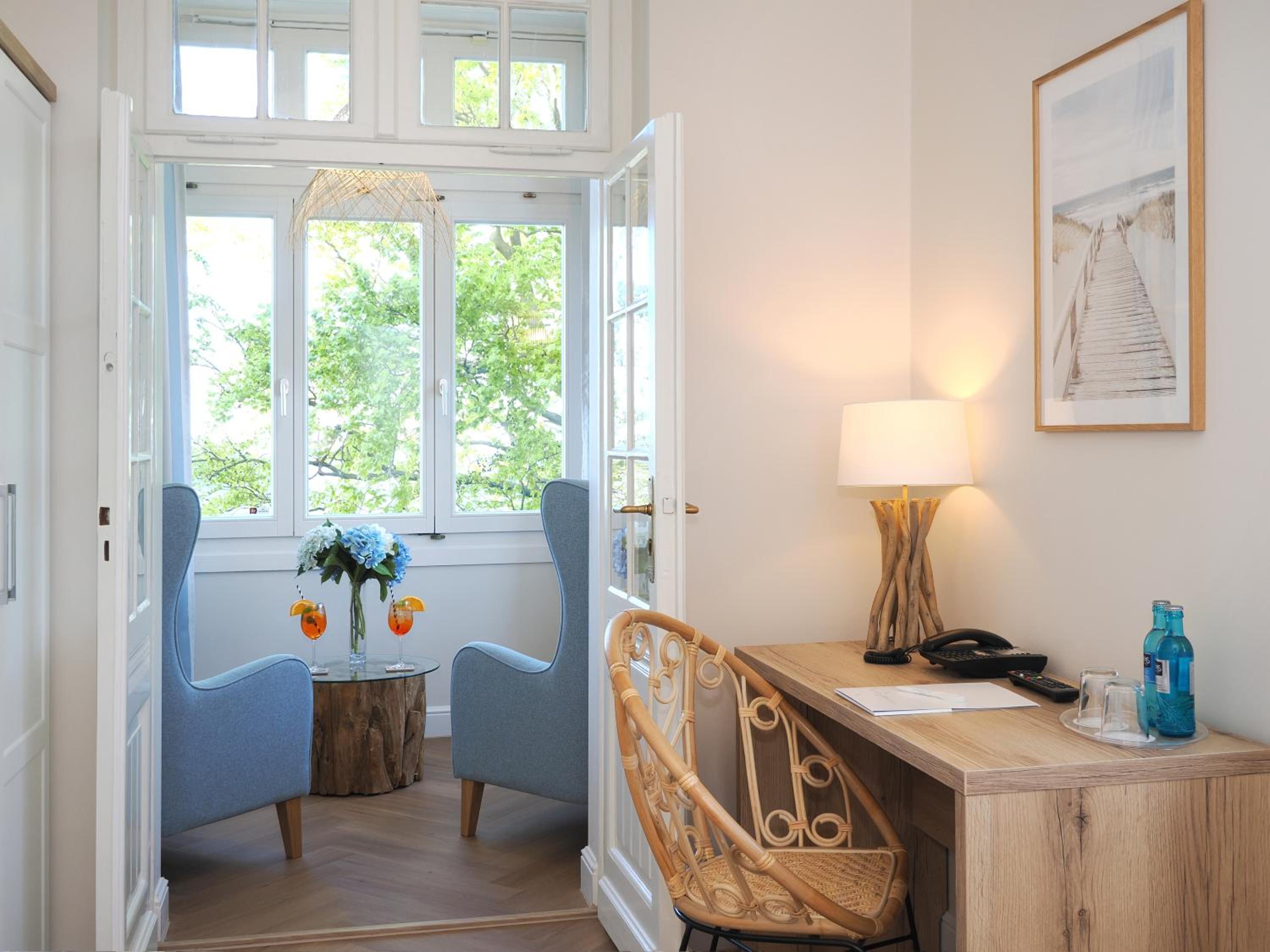 Junior Suite with Sea View thumbnail 5