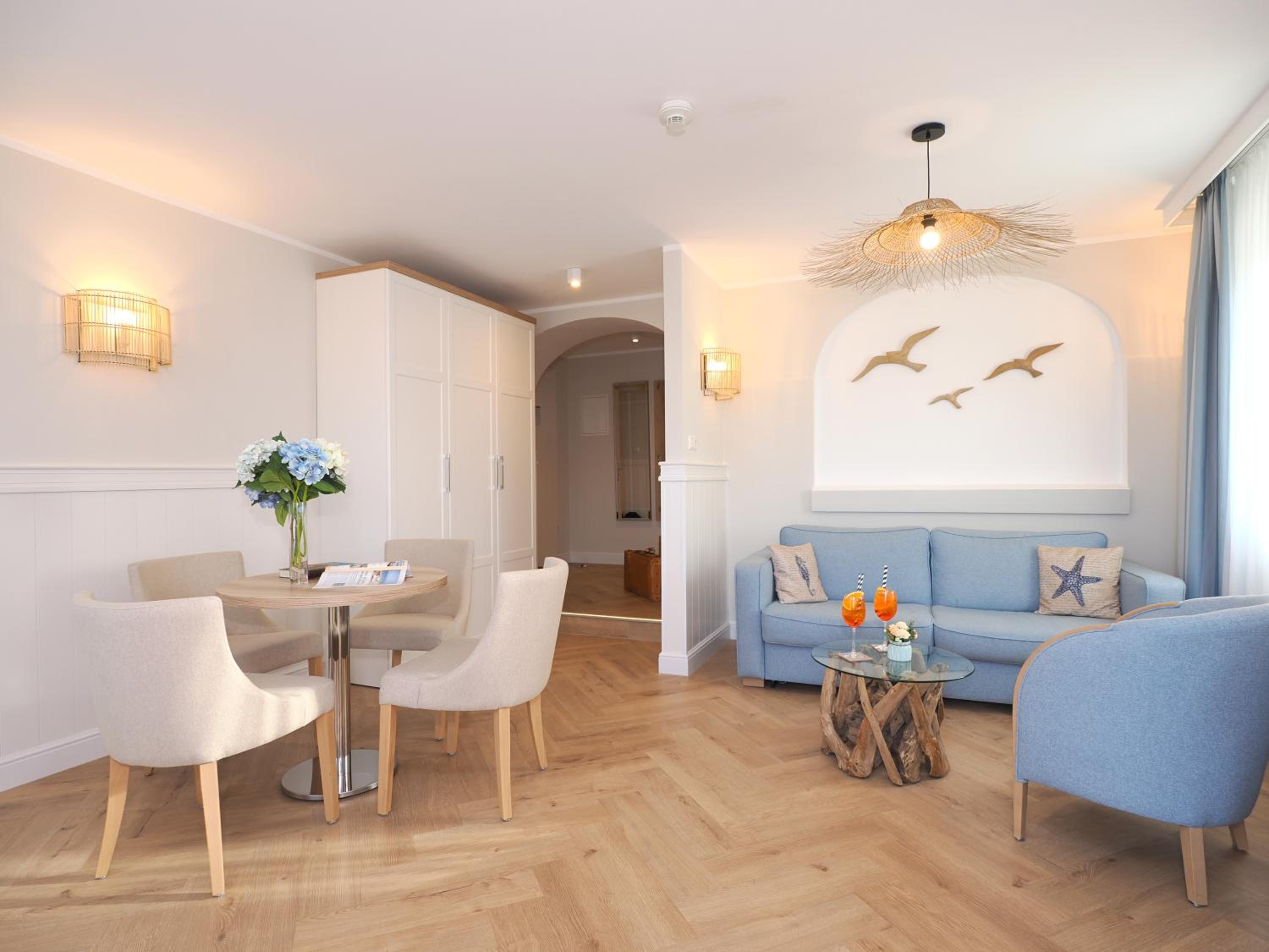 Family Suite with Sea View thumbnail 5