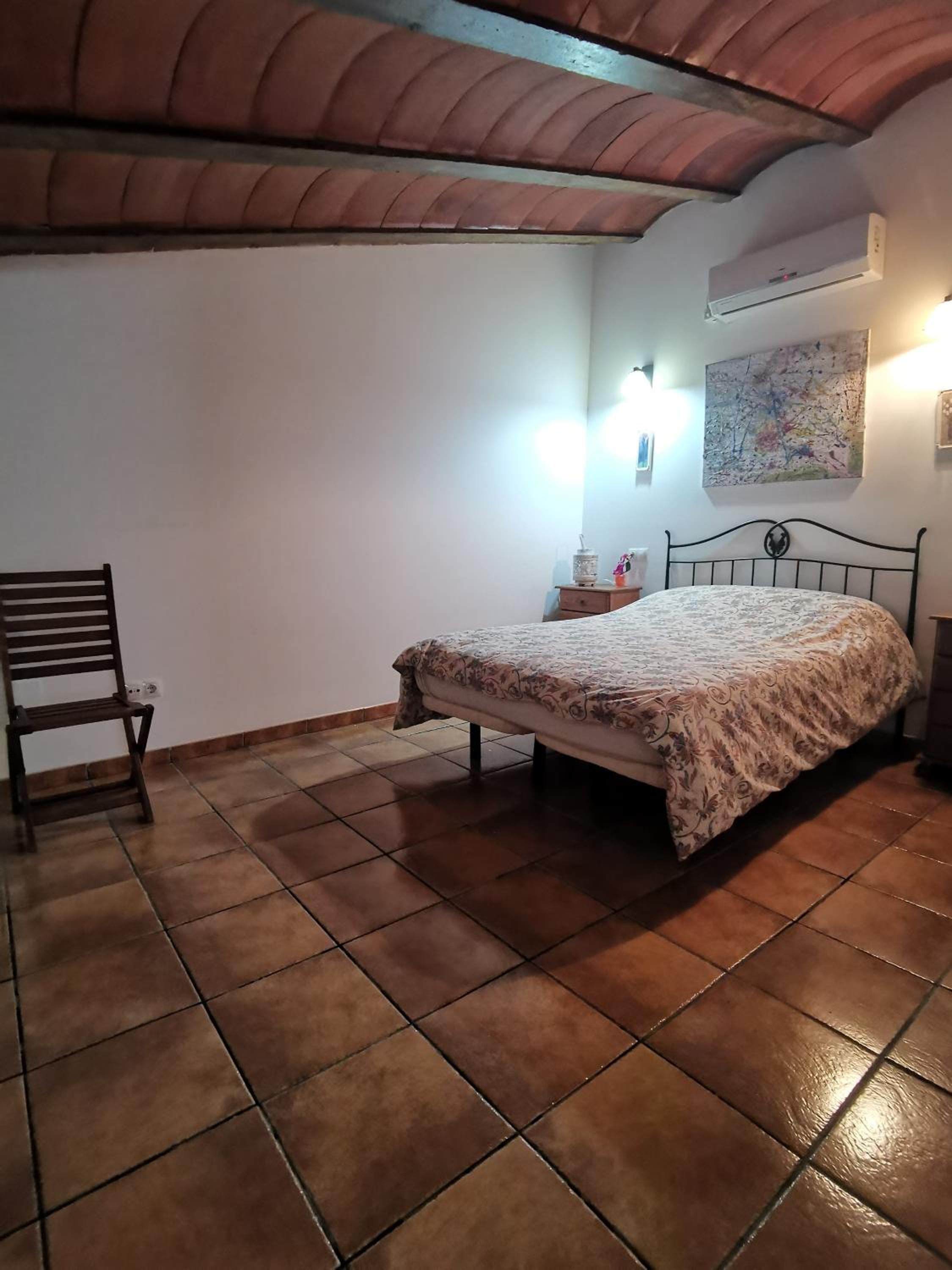 Five-Bedroom House - Photo 23