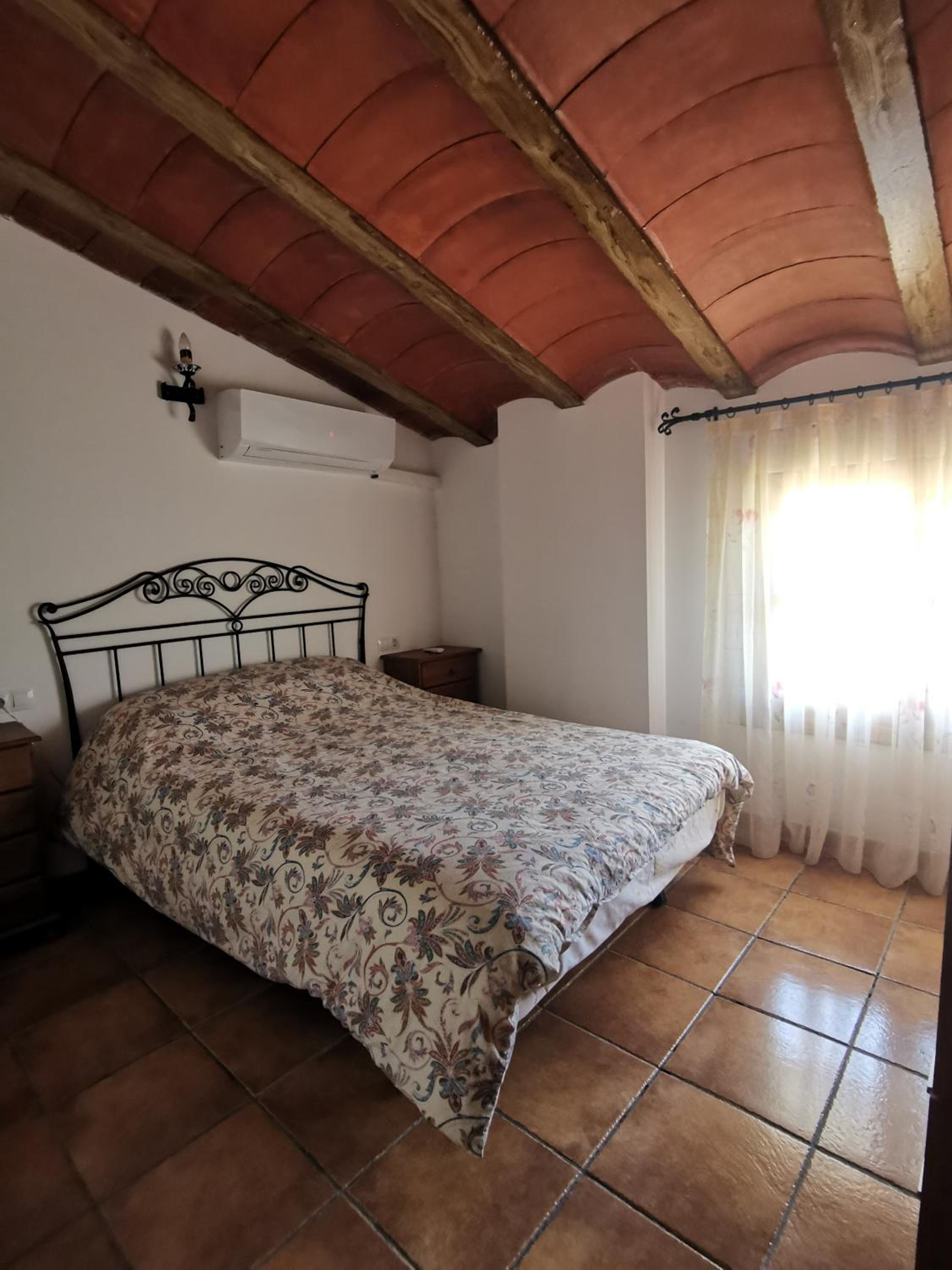 Five-Bedroom House - Photo 22