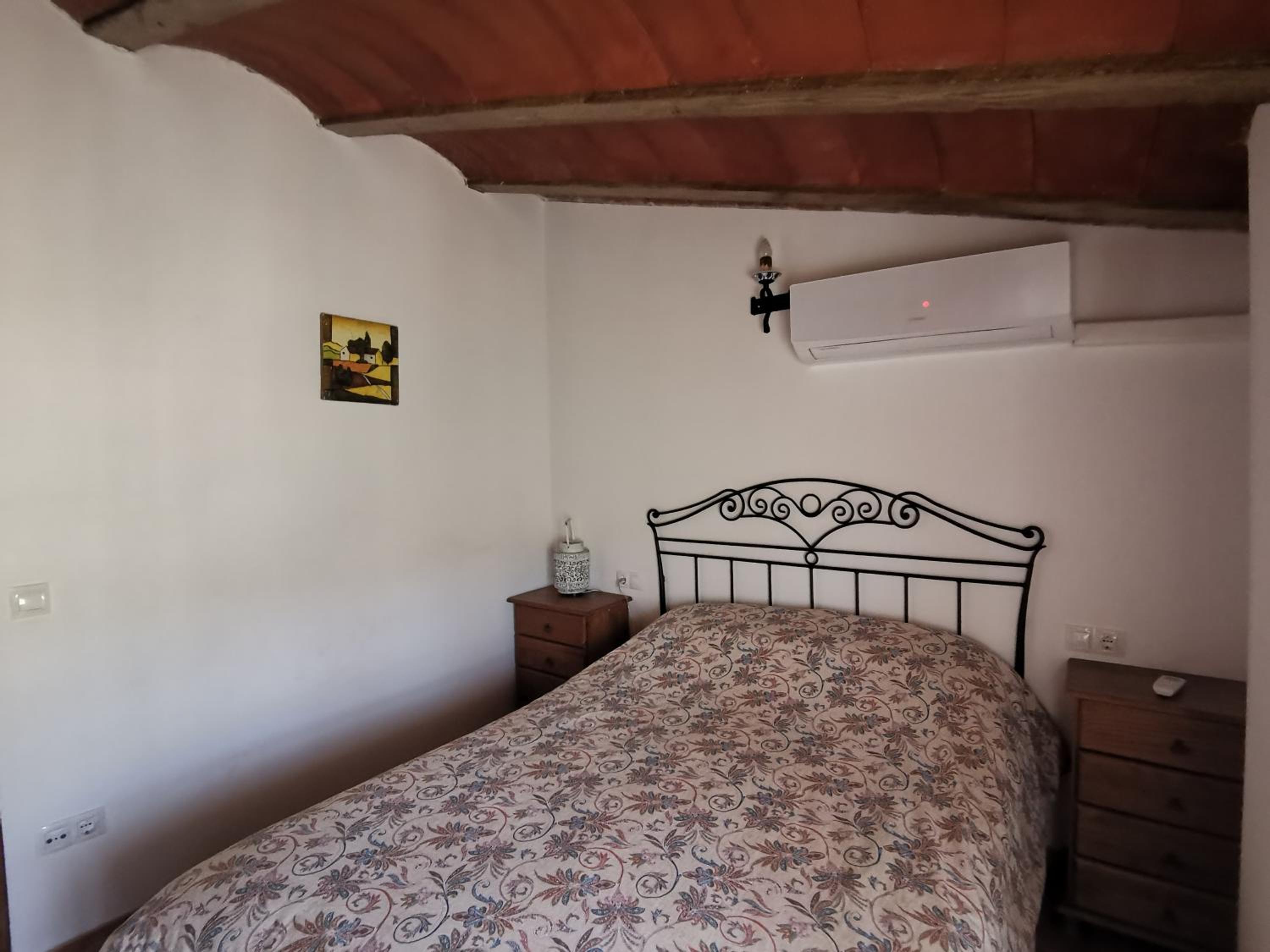 Five-Bedroom House - Photo 20