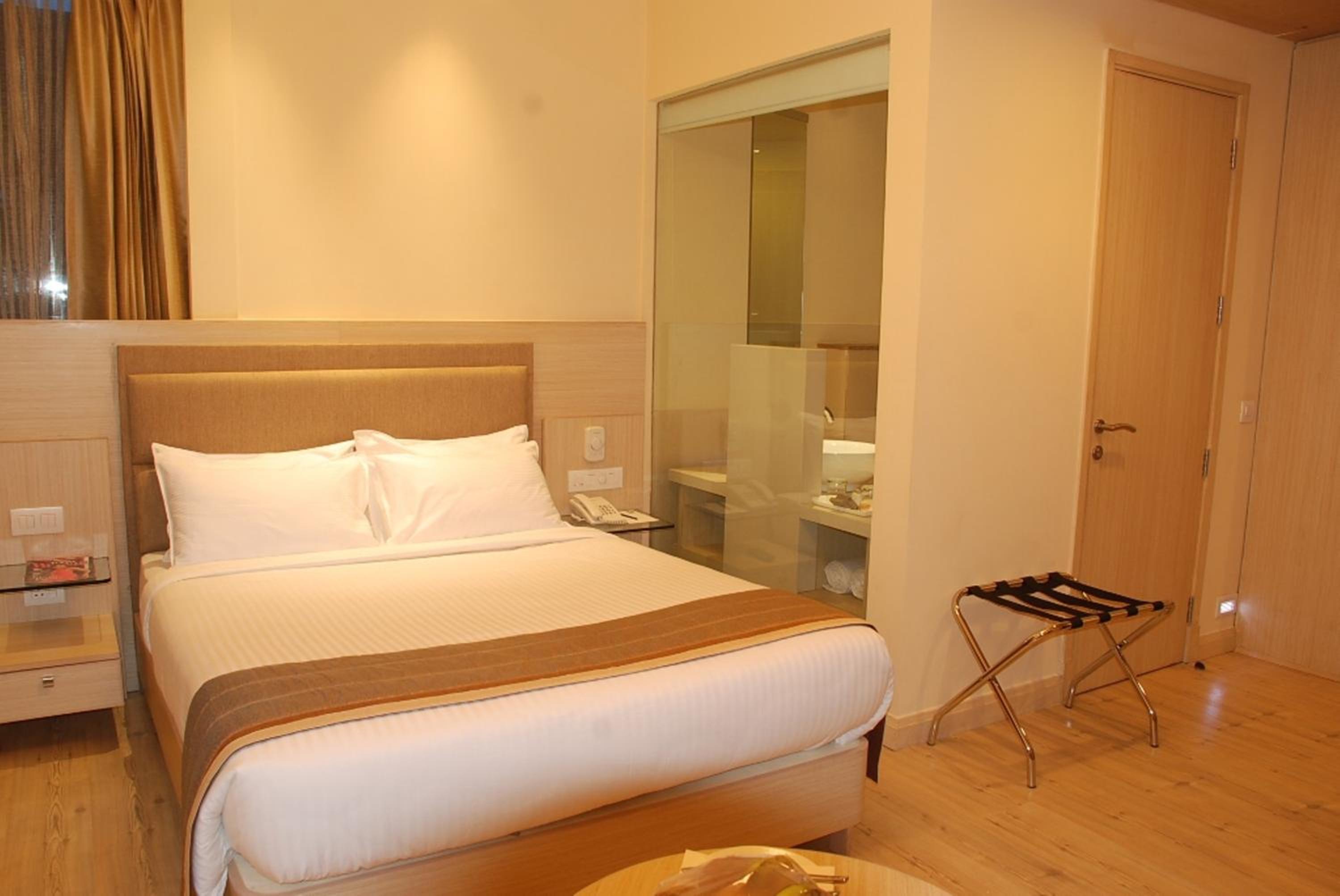 Deluxe Room - King Size Bed
 - Photo 6
