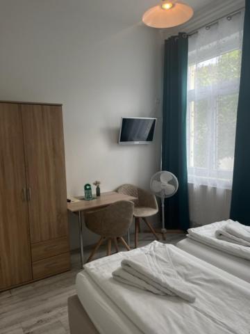 Double Room with Private Bathroom - Photo 5