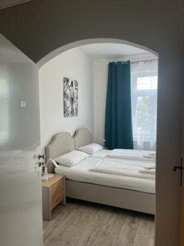 Double Room with Private Bathroom - Photo 12
