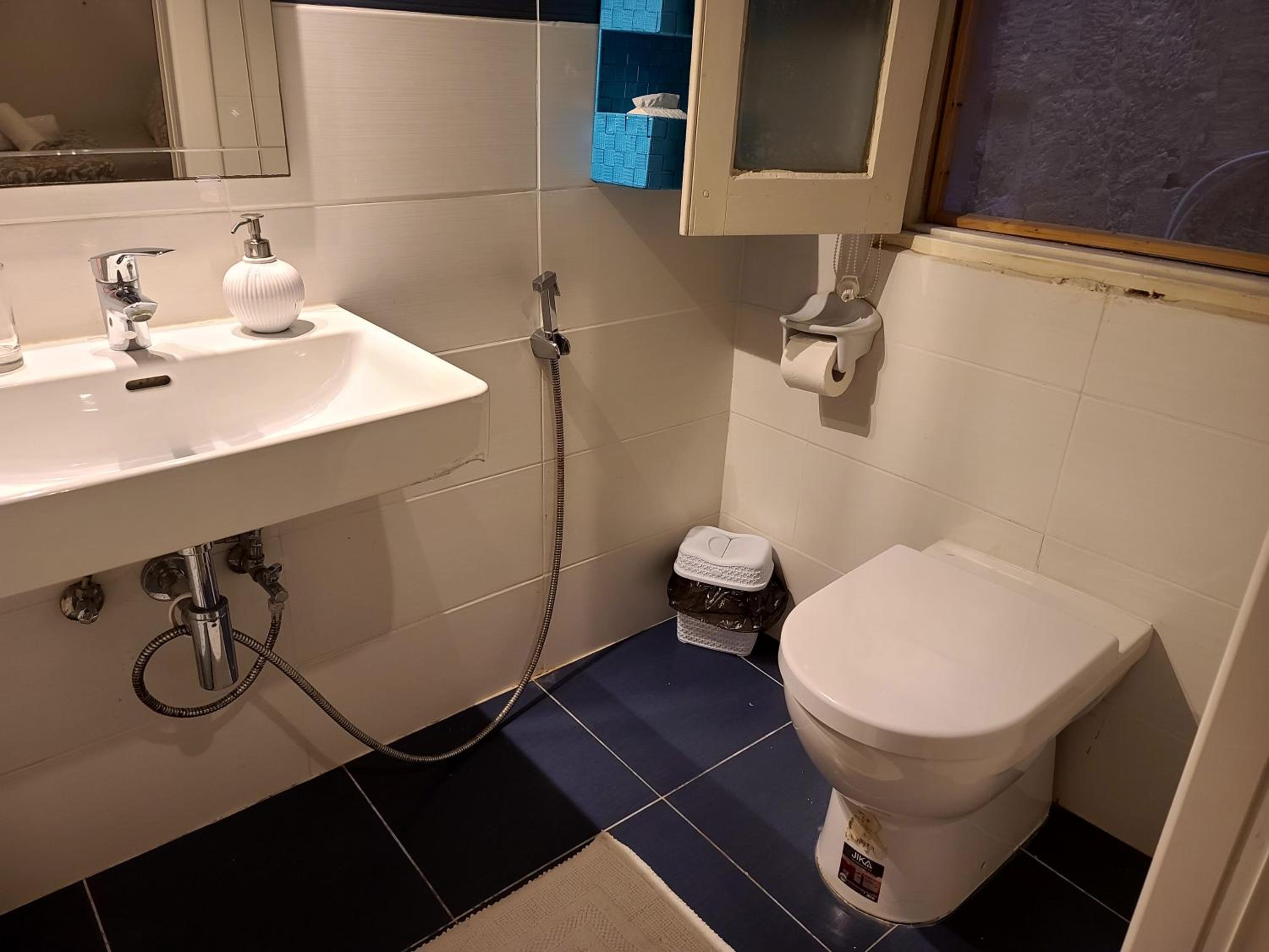 Single Room with Bathroom photo 3