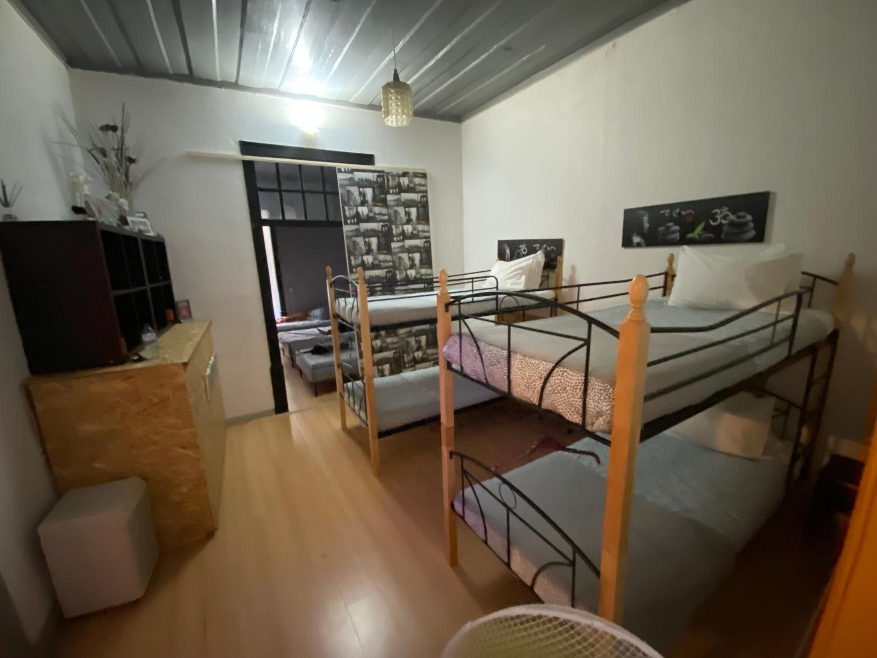 Quadruple Room with Shared Bathroom photo 2