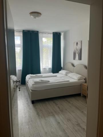 Double Room with Private Bathroom - Photo 11