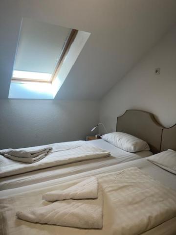 Double Room with Private Bathroom - Photo 13
