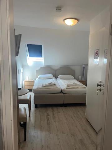 Double Room with Private Bathroom - Photo 3