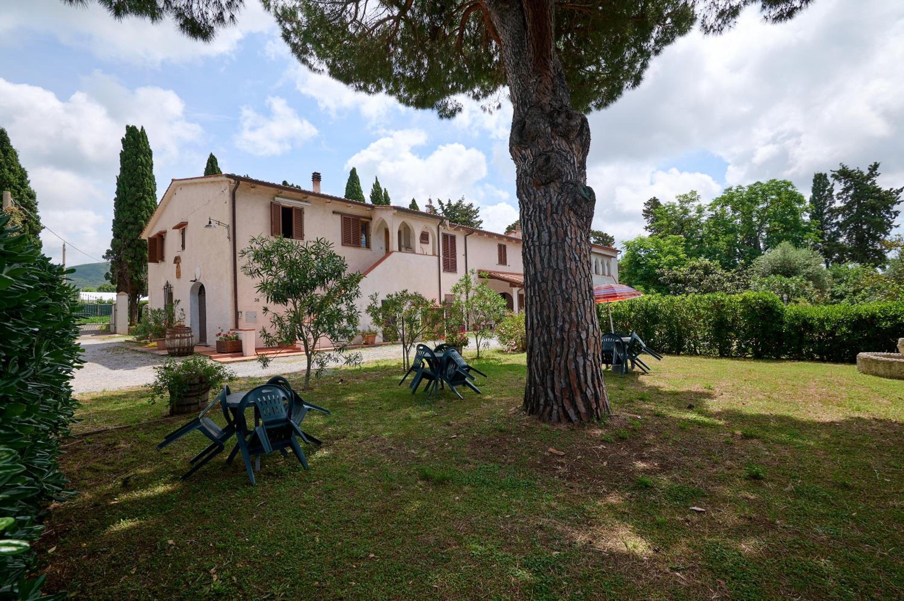 One-Bedroom Apartment with Garden View photo 2