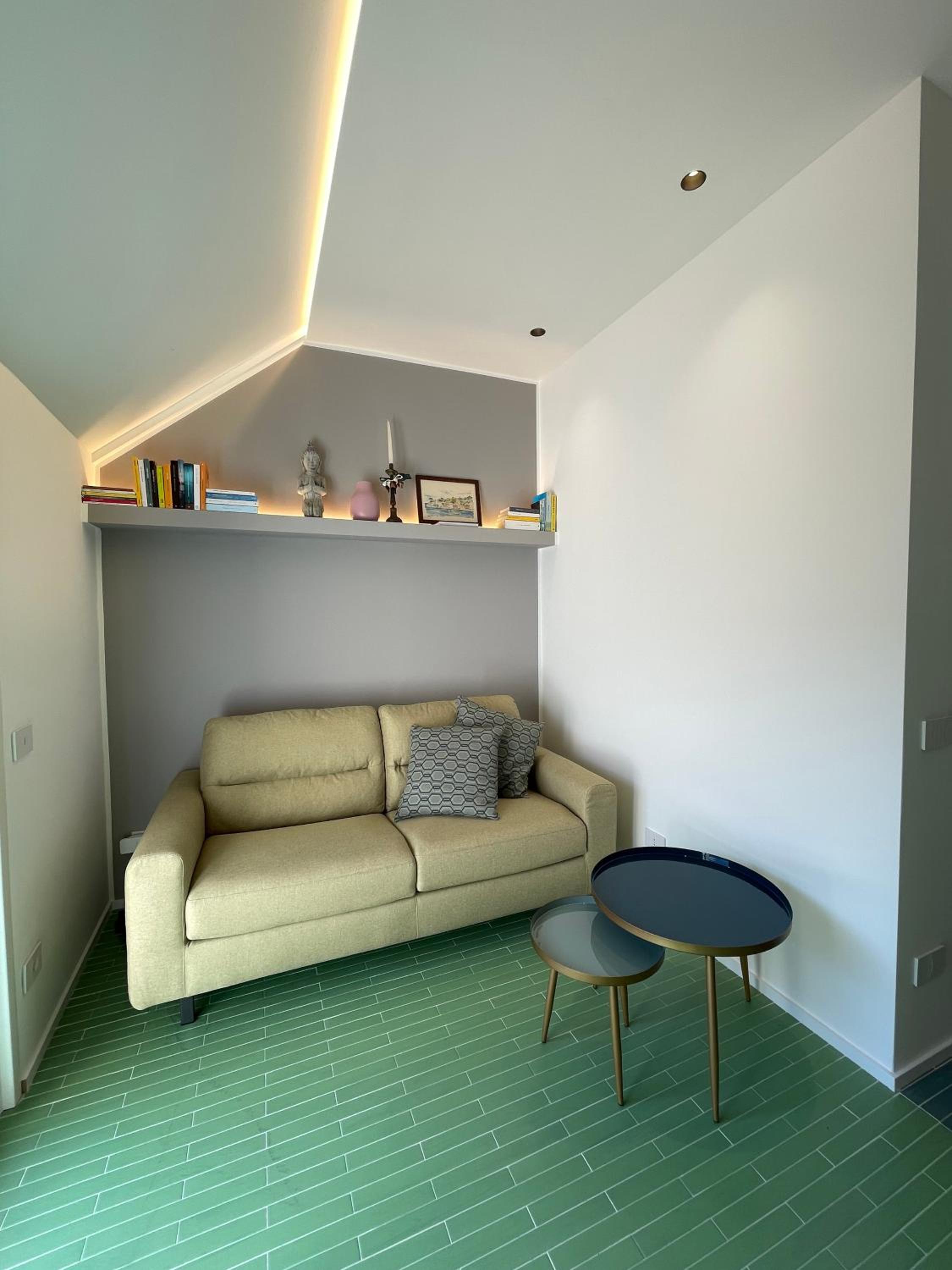One-Bedroom Apartment photo 1