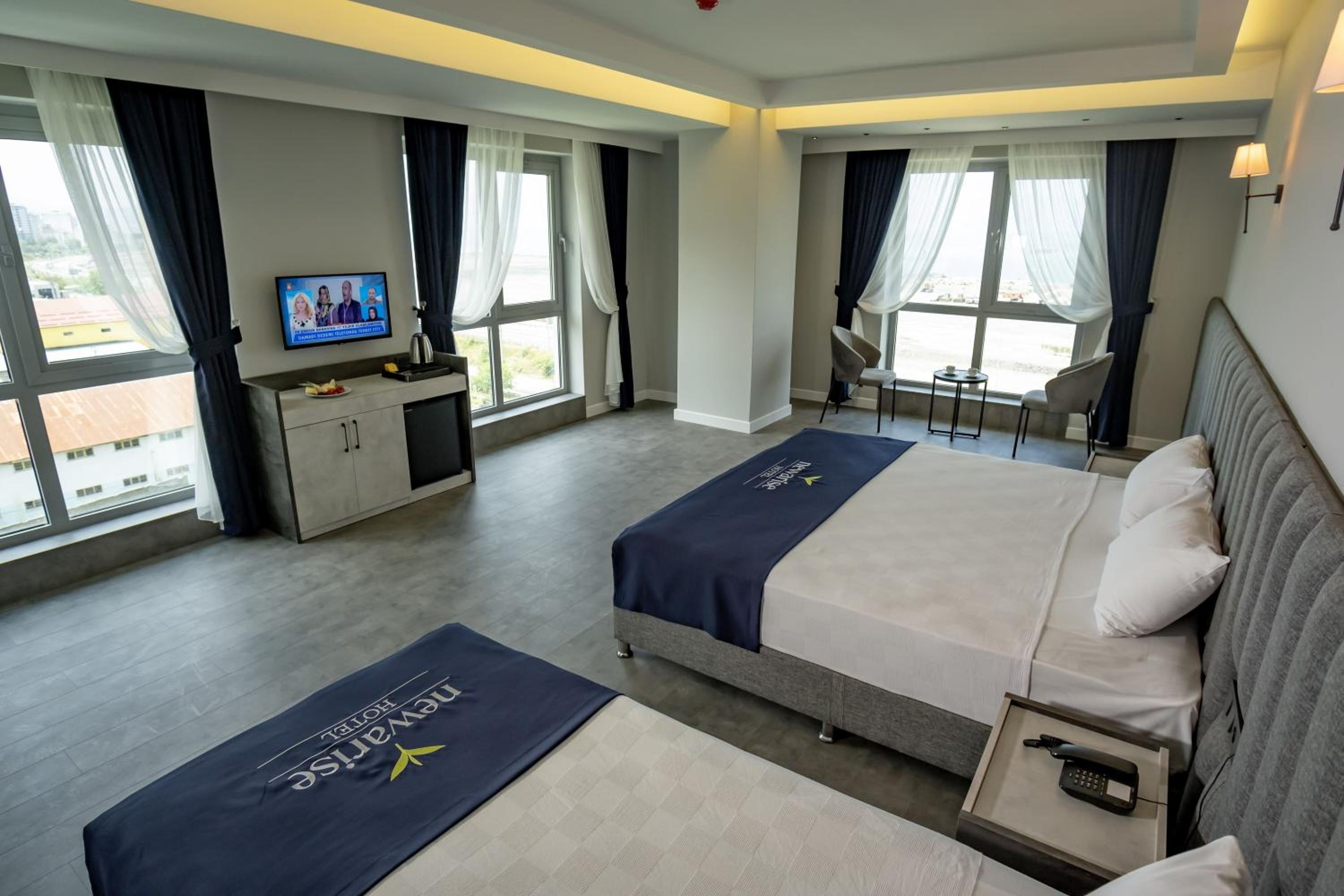 Deluxe Double Room (2 Adults + 1 Child)