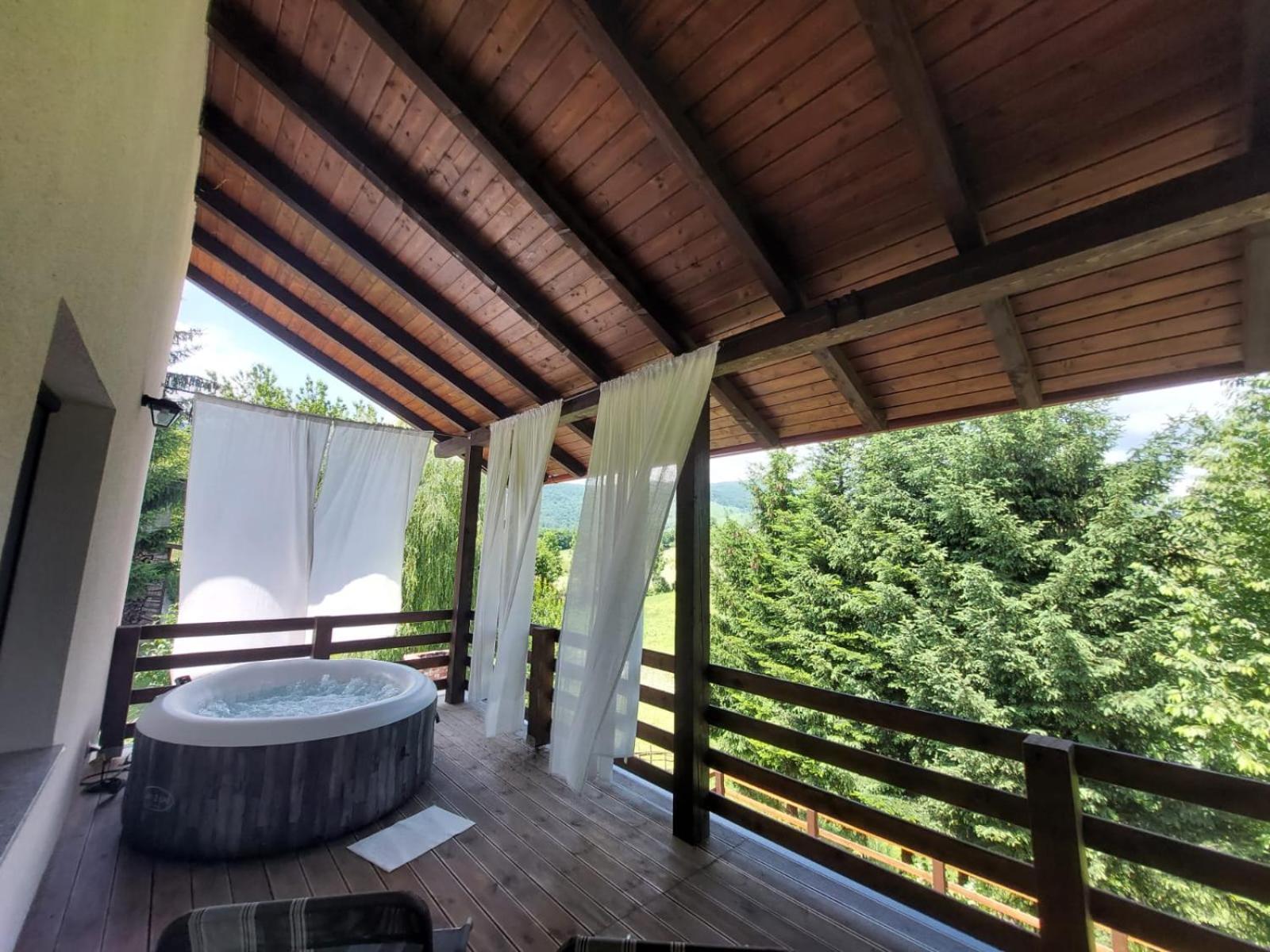 Deluxe Studio with Jacuzzi - Photo 2