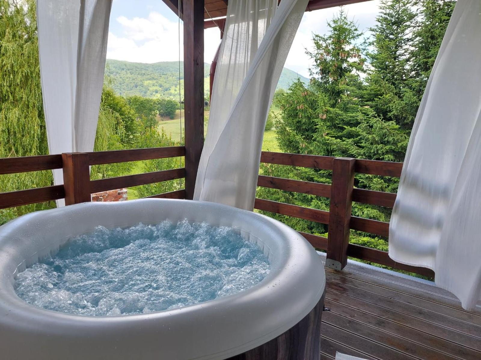 Deluxe Studio with Jacuzzi - Photo 9