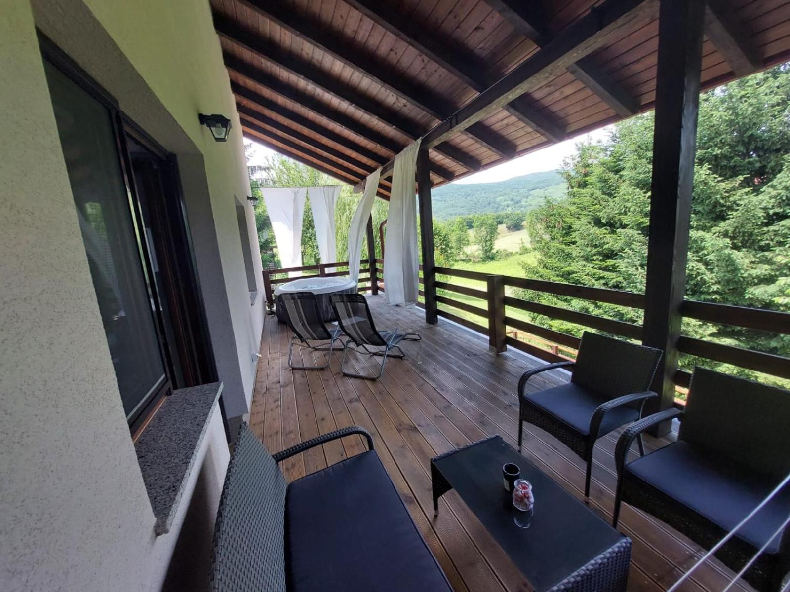 Deluxe Studio with Jacuzzi - Photo 12