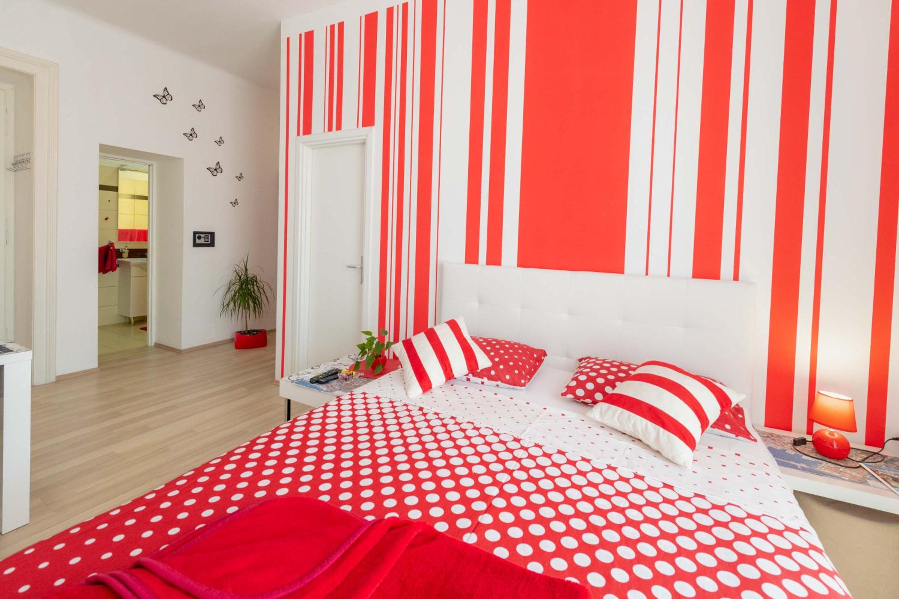 Apartment - Photo 2