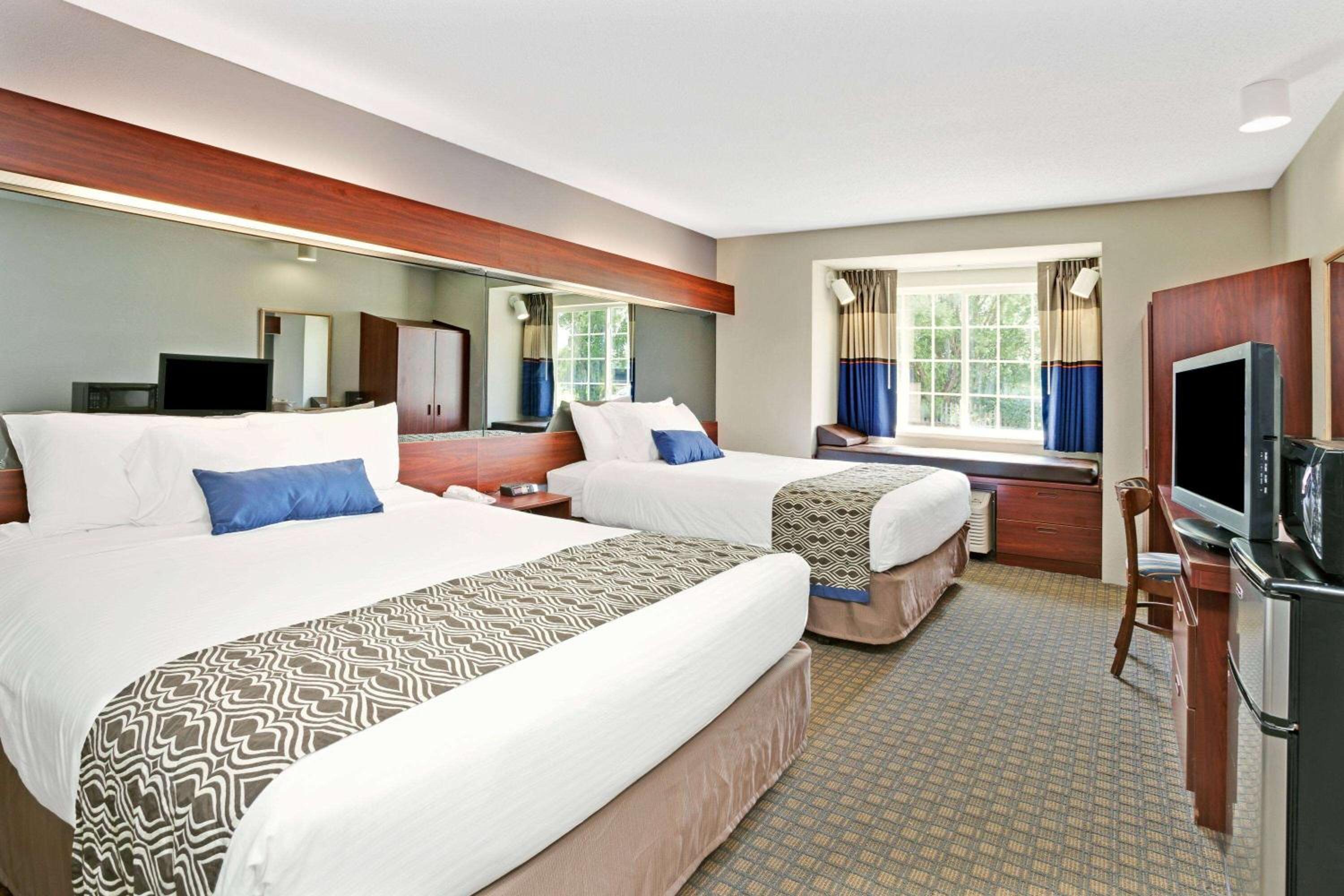 Deluxe Queen Room with Two Queen Beds - Non-Smoking photo 1