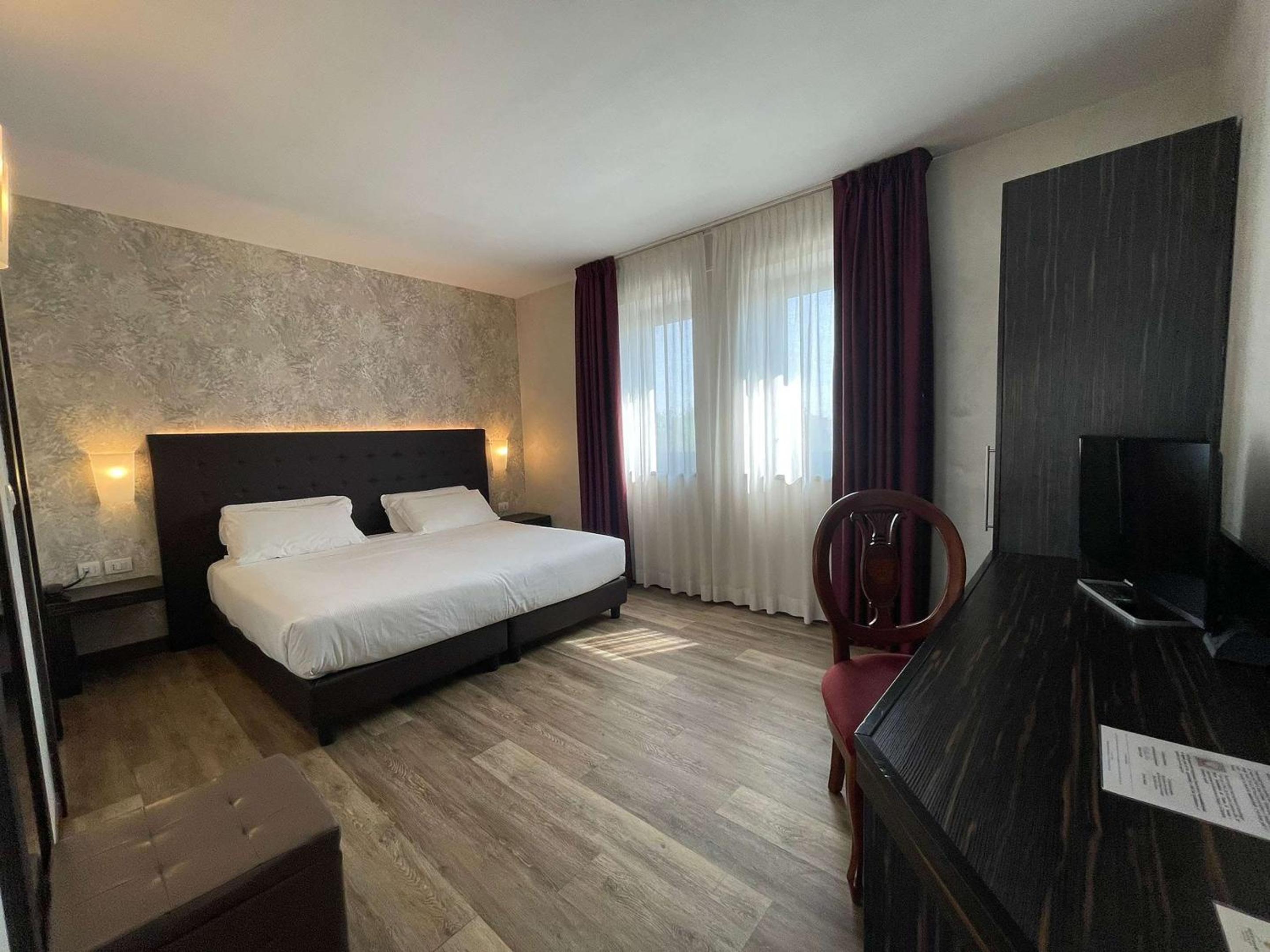 Classic Queen Room