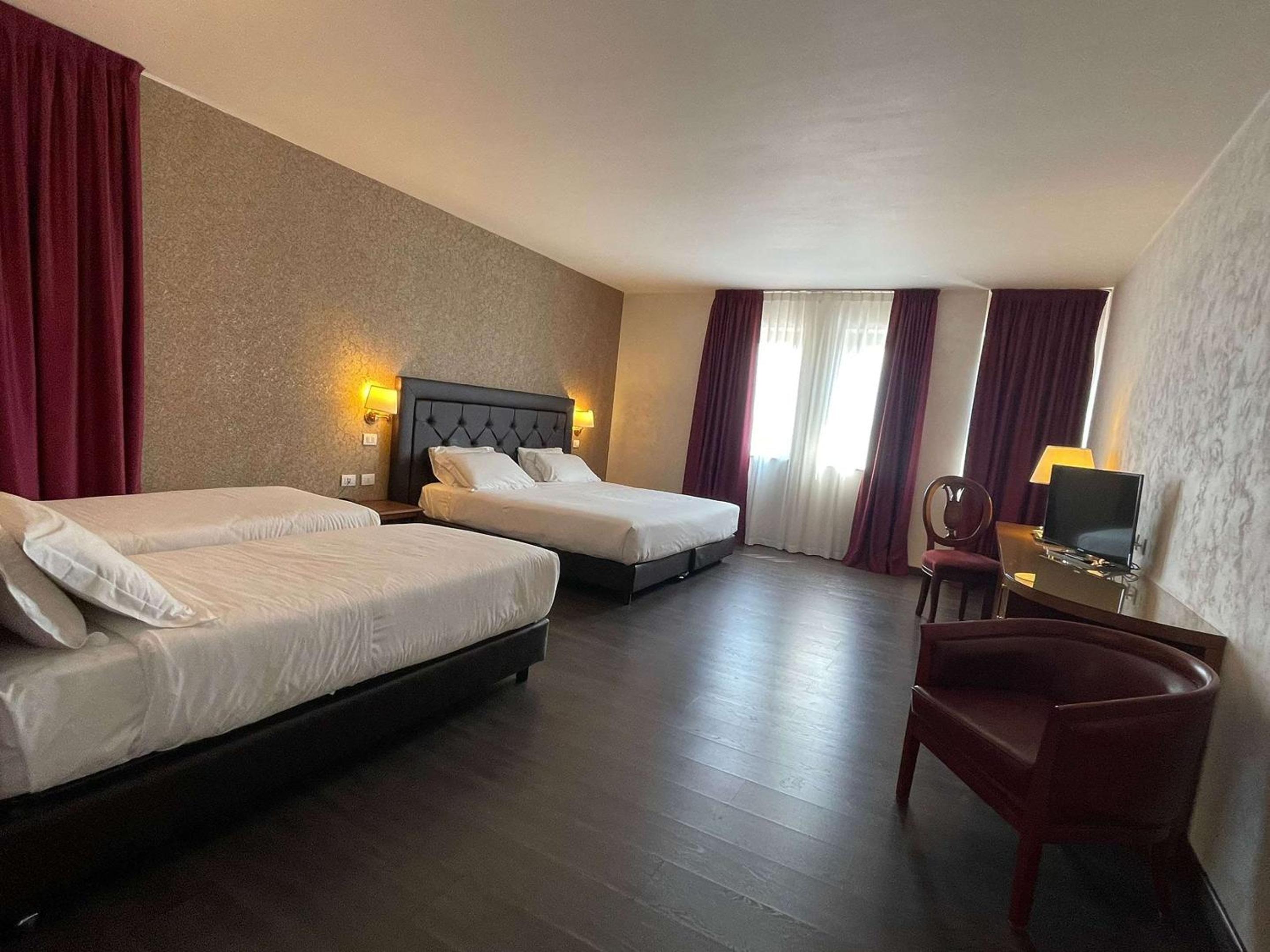Quadruple Room with King Bed