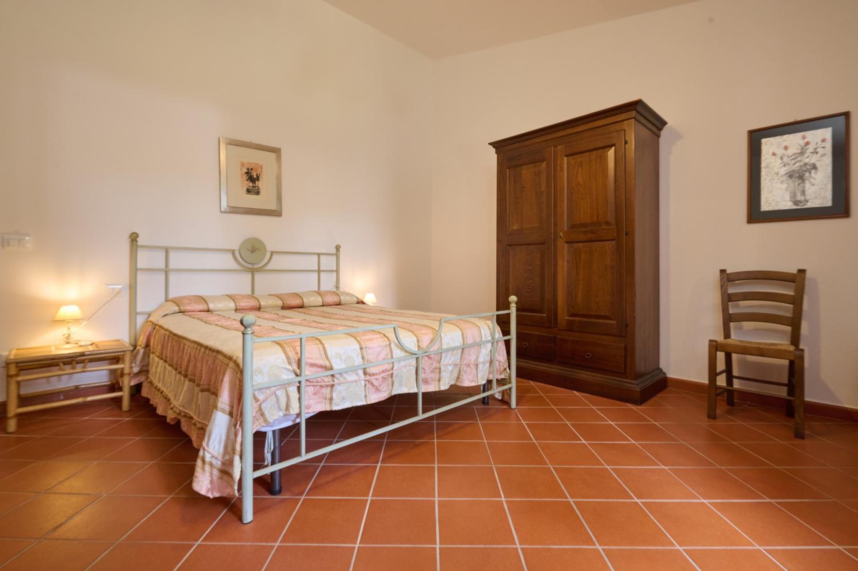 One-Bedroom Apartment with Garden View