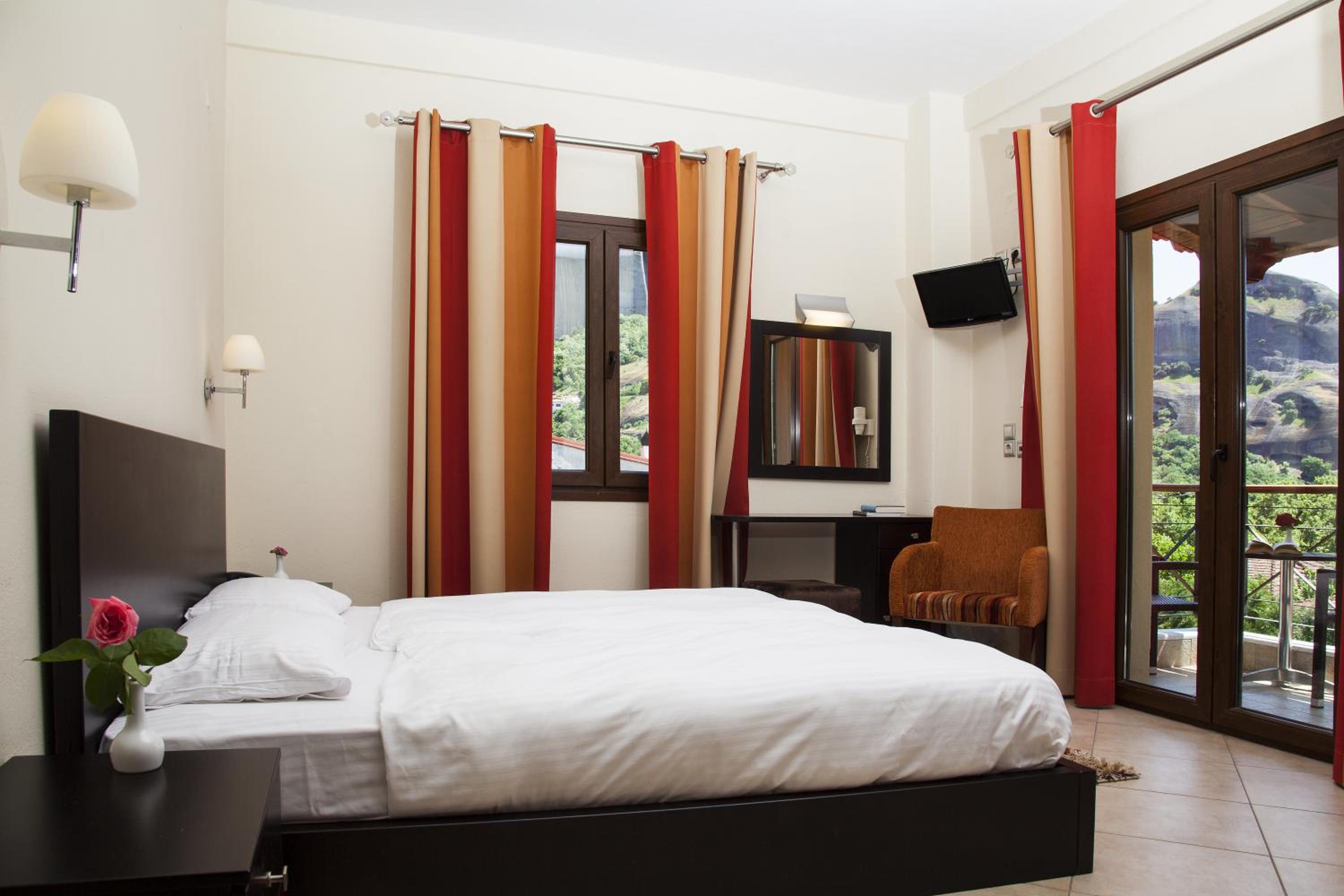 Superior Double Room with Panoramic Meteora View photo 1