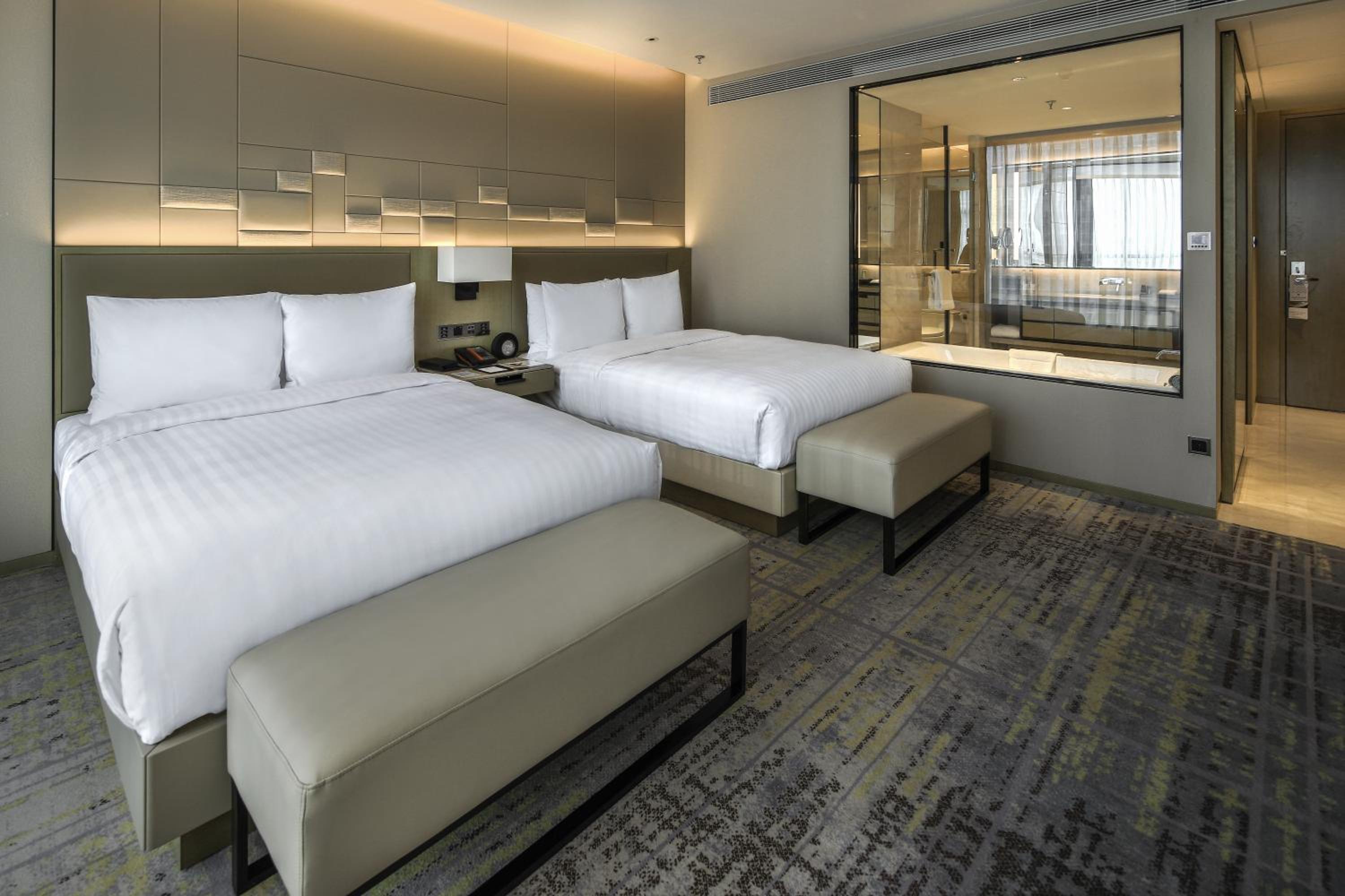 Deluxe king bed room