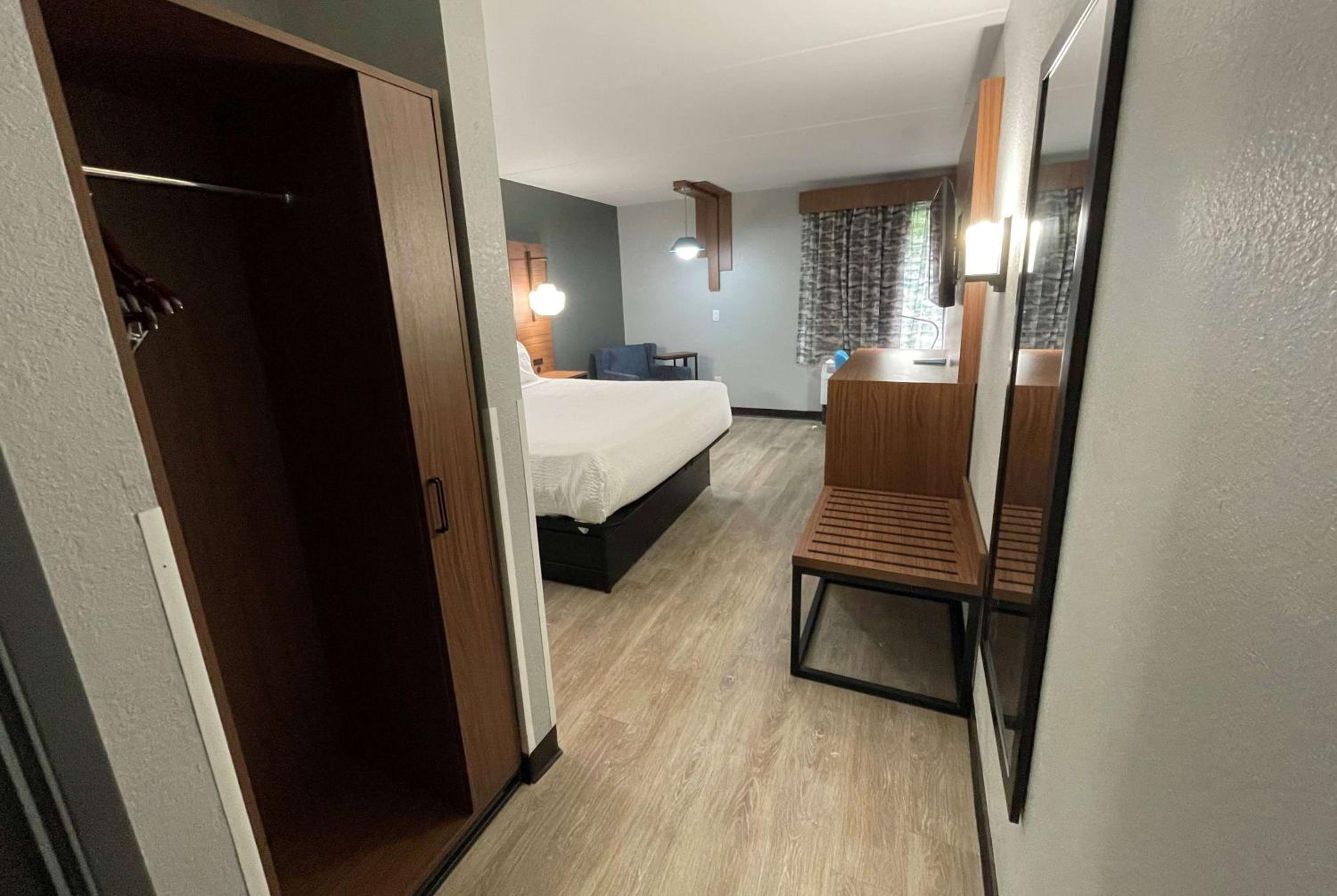 King Room - Non-Smoking - Photo 1