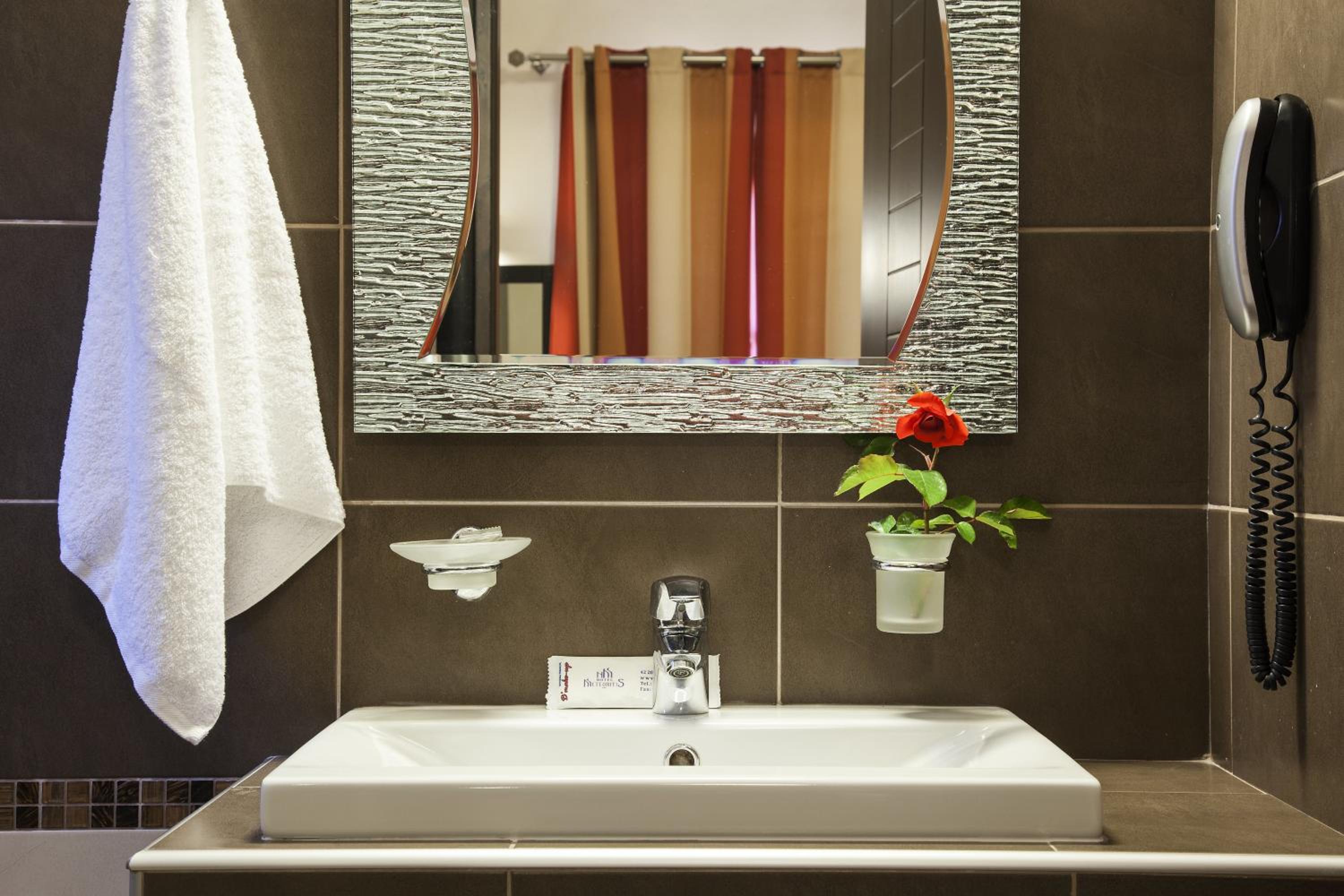 Deluxe Twin Room with Balcony photo 3