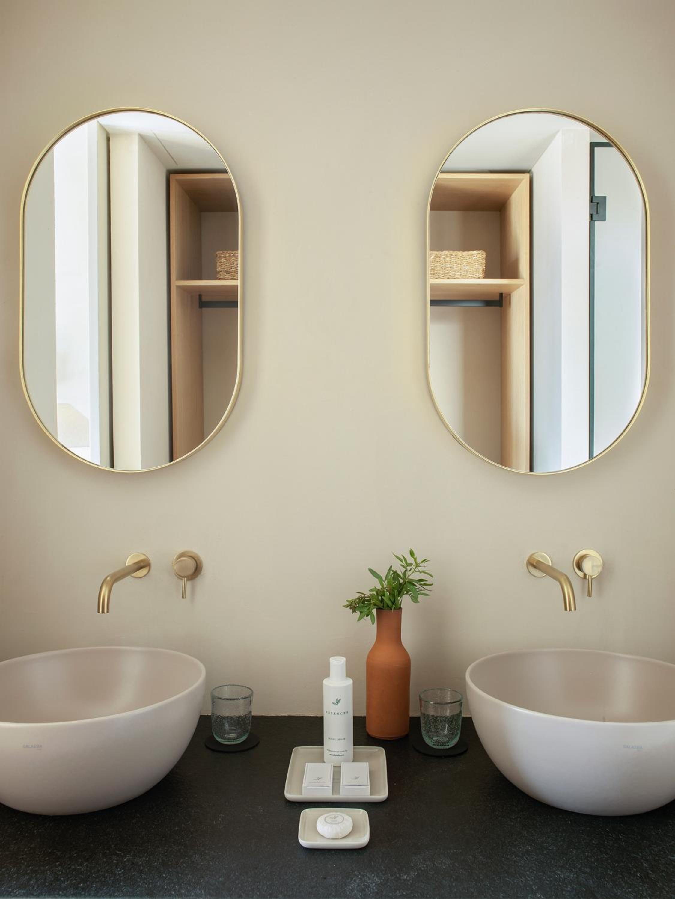 Suite - Photo 3