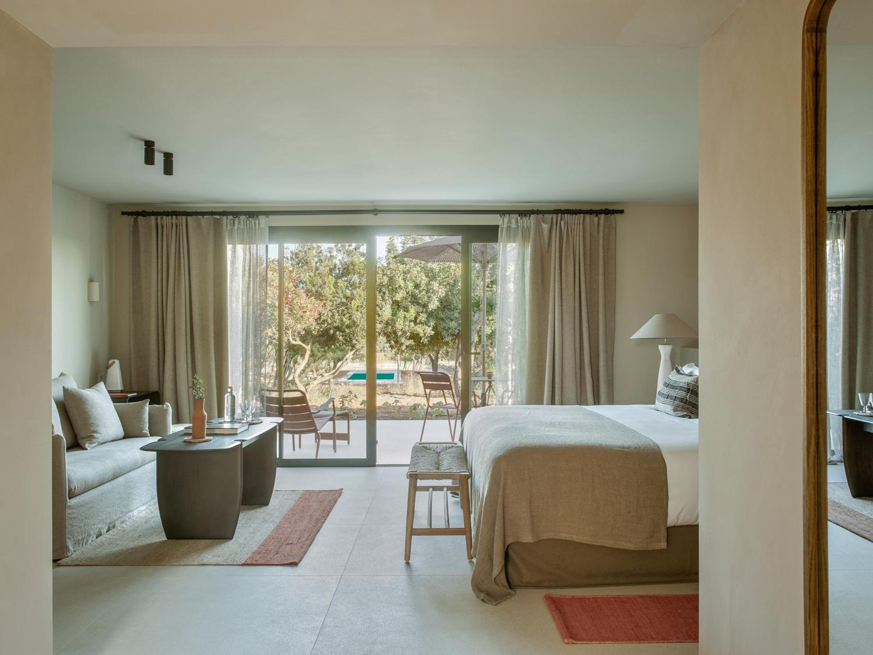 Suite with Pool View - Photo 1