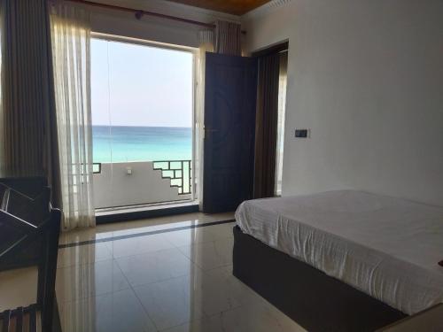 Deluxe Double or Twin Room with Sea View photo 2
