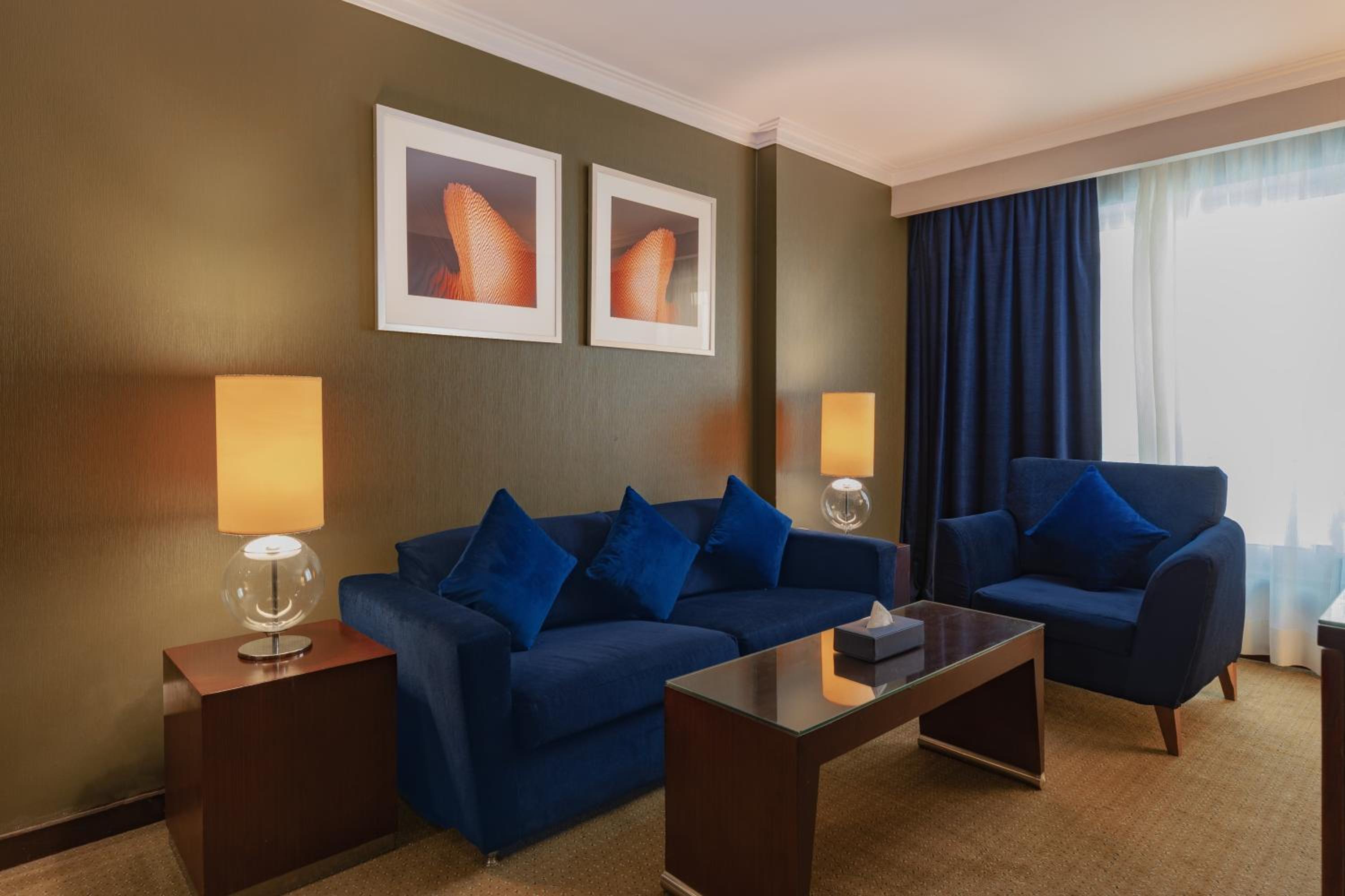 Executive Suite - Photo 8