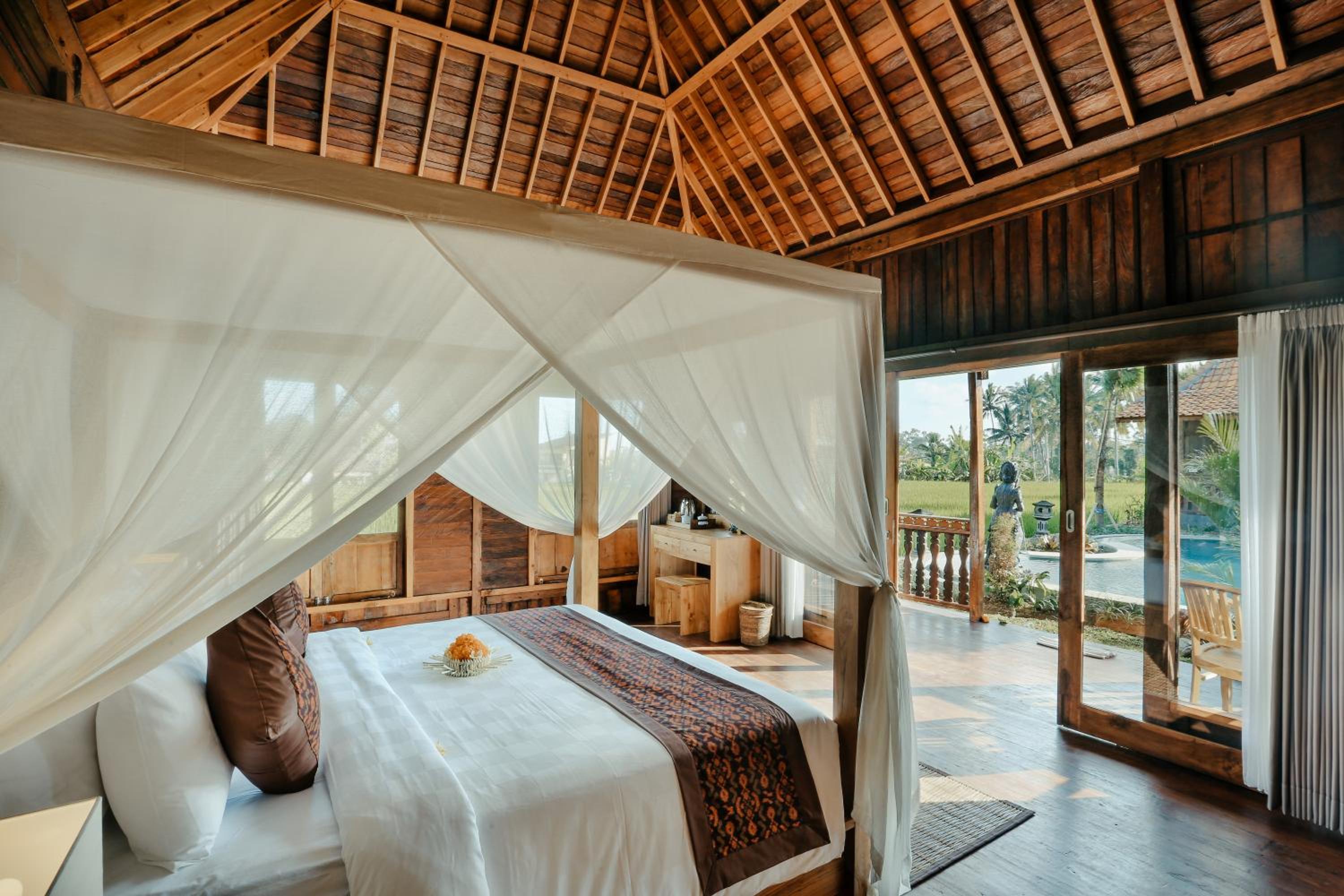 King Suite with Pool View